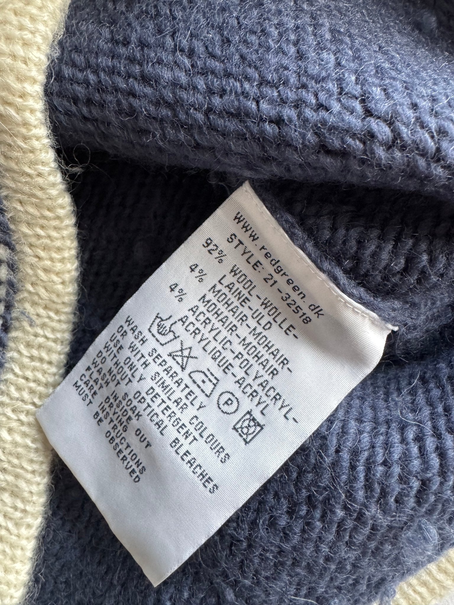 🧶 Pulover Damă Navy cu Model Etnic din Lână – S - anbracaminte