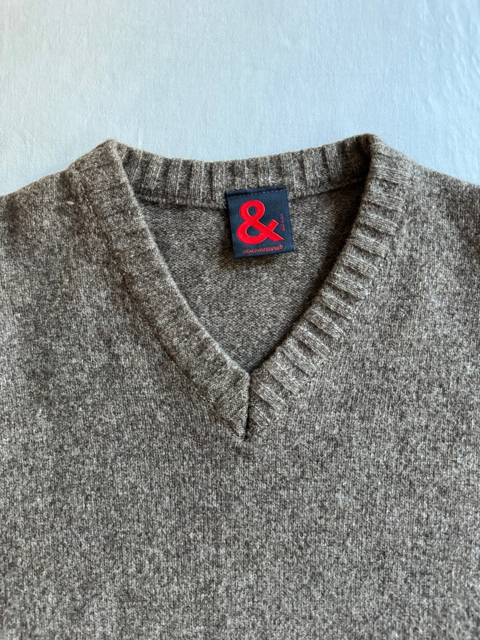 🧶 Pulover Dolce & Gabbana V - neck maro – Made in Italy – mărimea M - anbracaminte