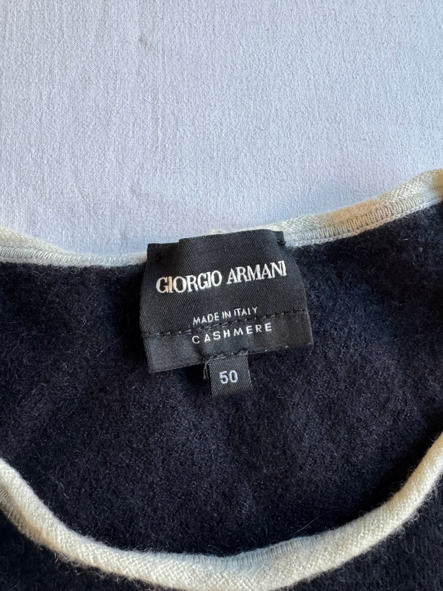 ⚓️ Pulover Giorgio Armani Bleumarin / Cashmere cu Manșete în Dungi (Mărime S Bărbați) - anbracaminte