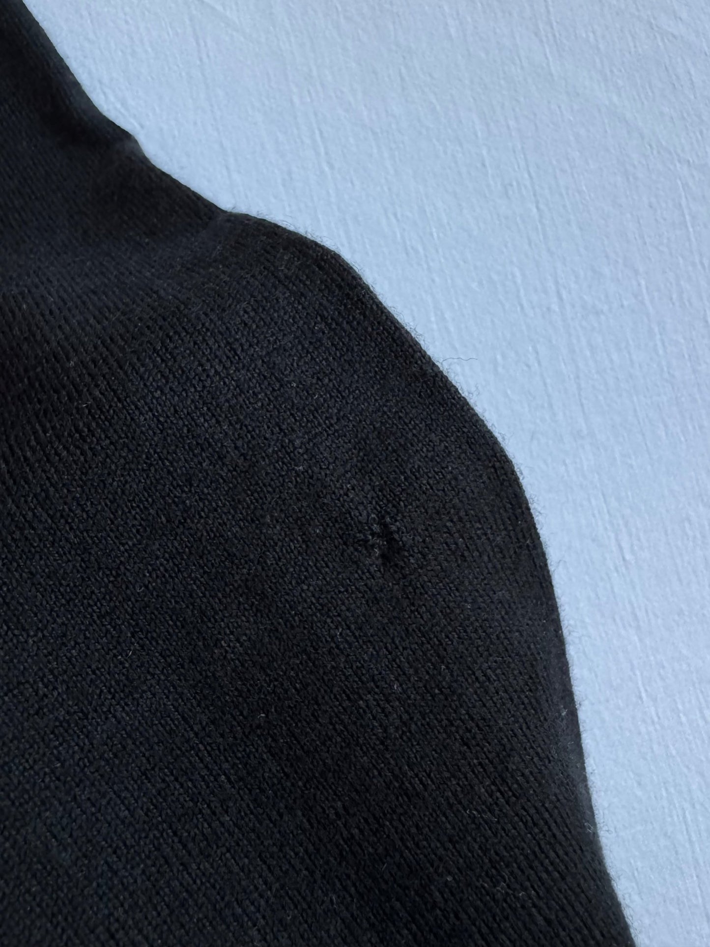 🧶 Pulover Hugo Boss Negru din Lână Virgină (Mărime L) - anbracaminte