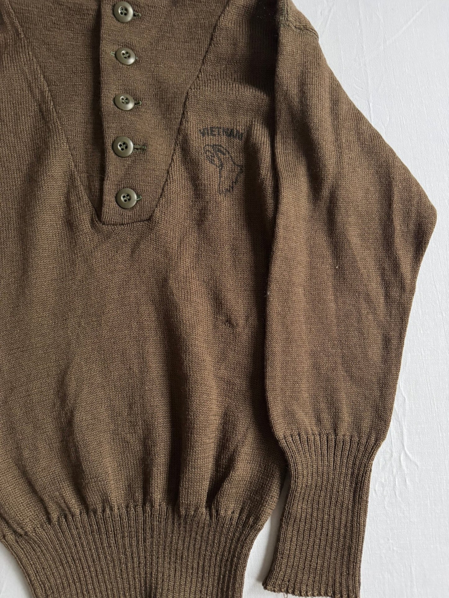 🧶 Pulover US Army Henley / 5 Nasturi cu Print Vietnam (Mărime S) - anbracaminte
