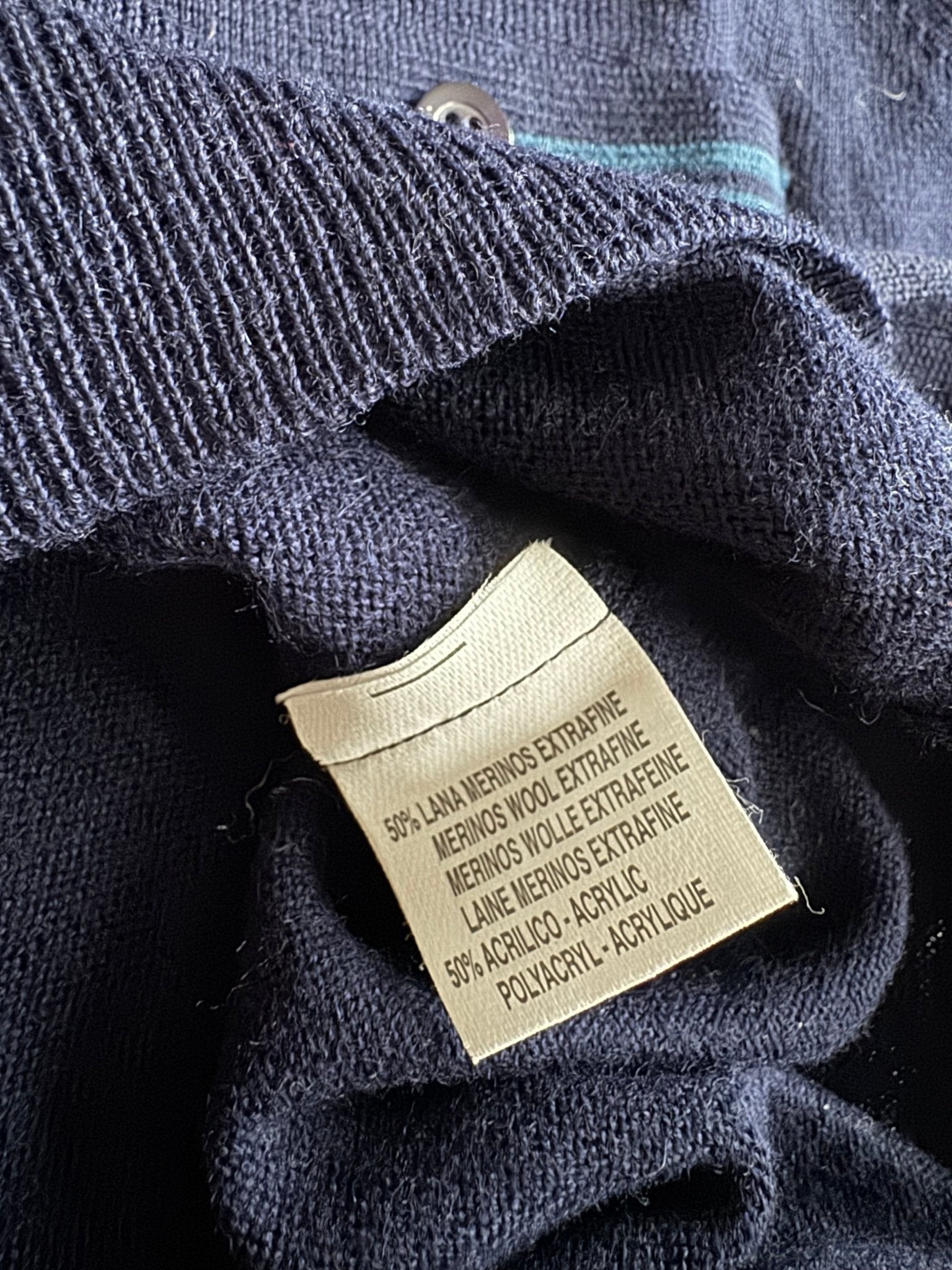 🧶 Pulover Vintage Bărbați Ani ’70 Navy din Merino Extra Fine și Acril cu Guler Polo și Buzunar la Piept – L - anbracaminte