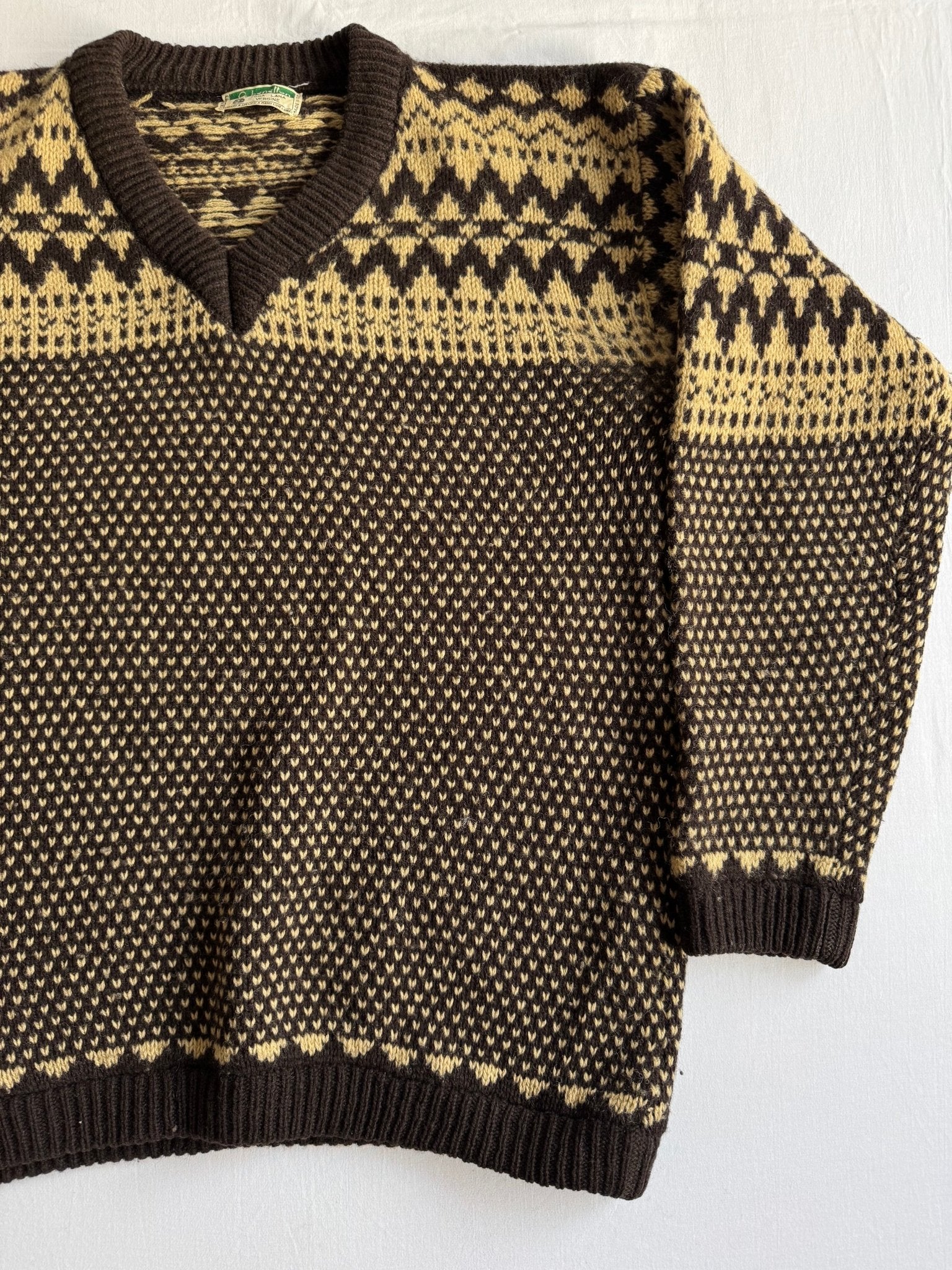 🧶 Pulover Vintage Bărbați Benetton Anii ’80 cu Decolteu în V și Model Etnic – L - anbracaminte