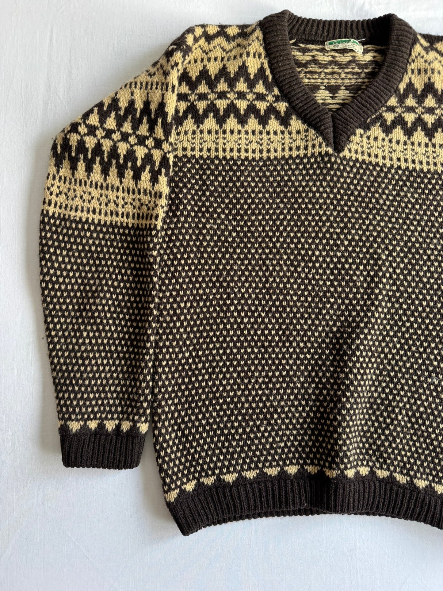 🧶 Pulover Vintage Bărbați Benetton Anii ’80 cu Decolteu în V și Model Etnic – L - anbracaminte