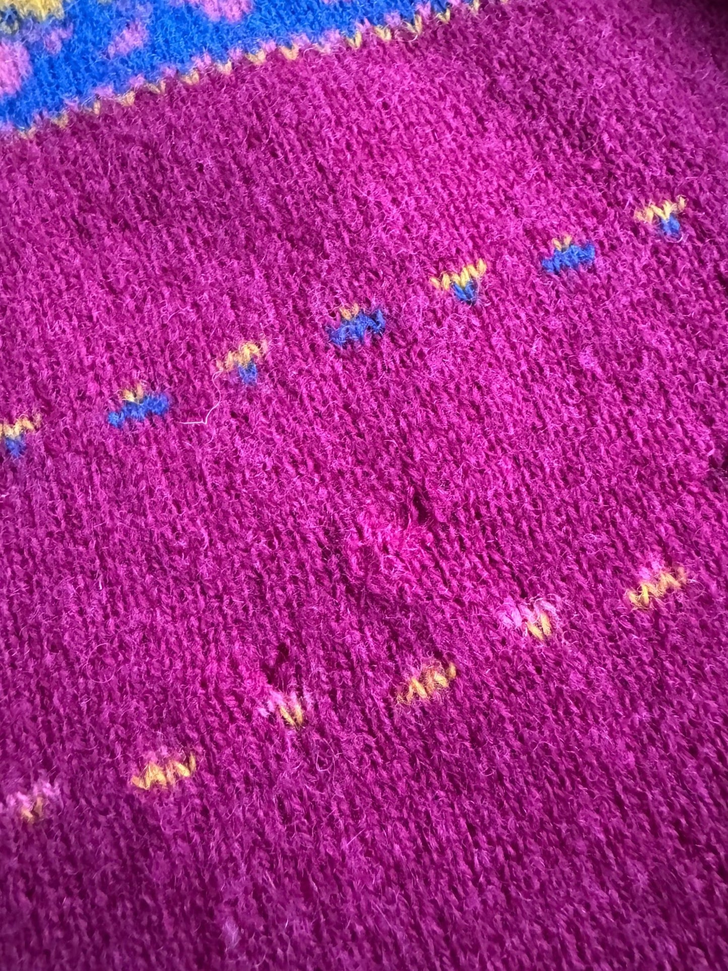 🧶 Pulover Vintage Damă Benetton Fuchsia din Lână Shetland cu Model Etnic – L - anbracaminte
