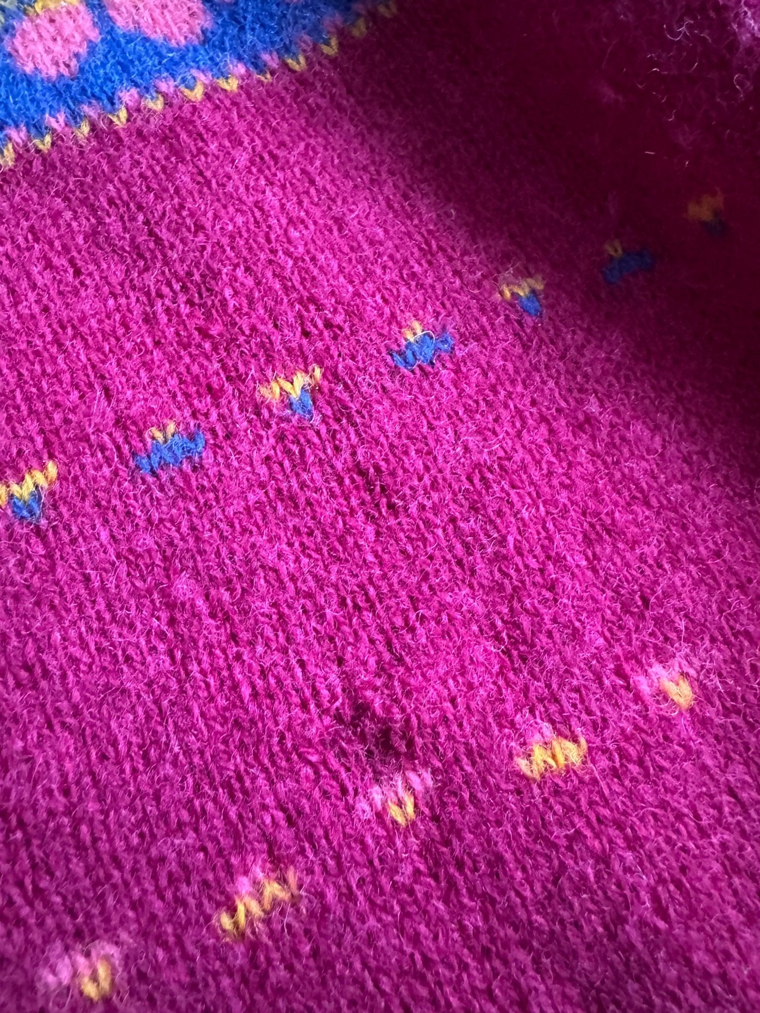 🧶 Pulover Vintage Damă Benetton Fuchsia din Lână Shetland cu Model Etnic – L - anbracaminte