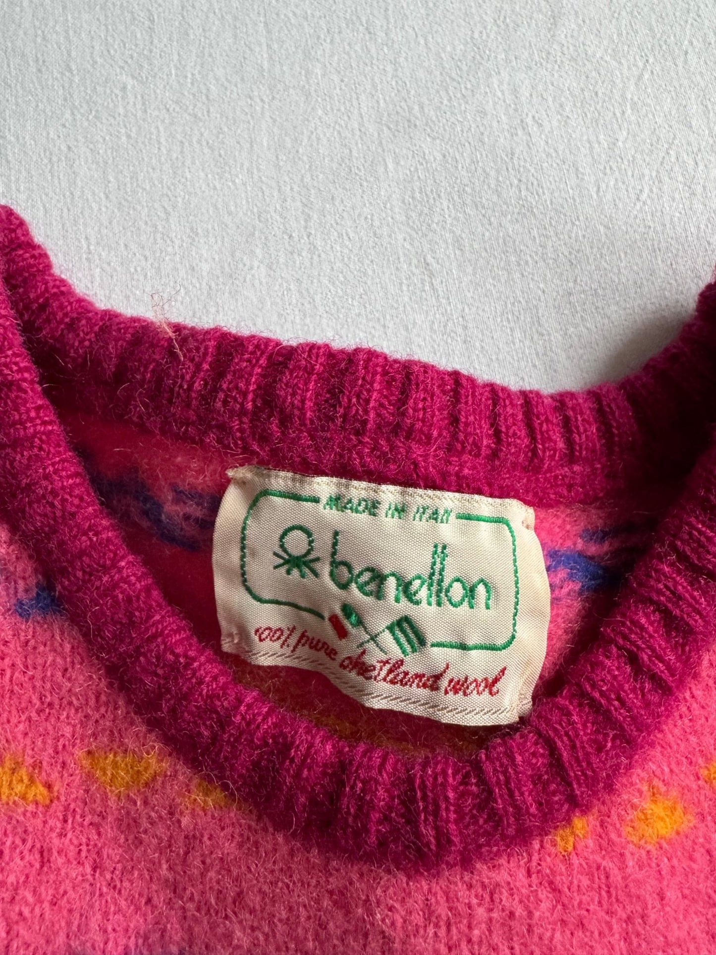 🧶 Pulover Vintage Damă Benetton Fuchsia din Lână Shetland cu Model Etnic – L - anbracaminte