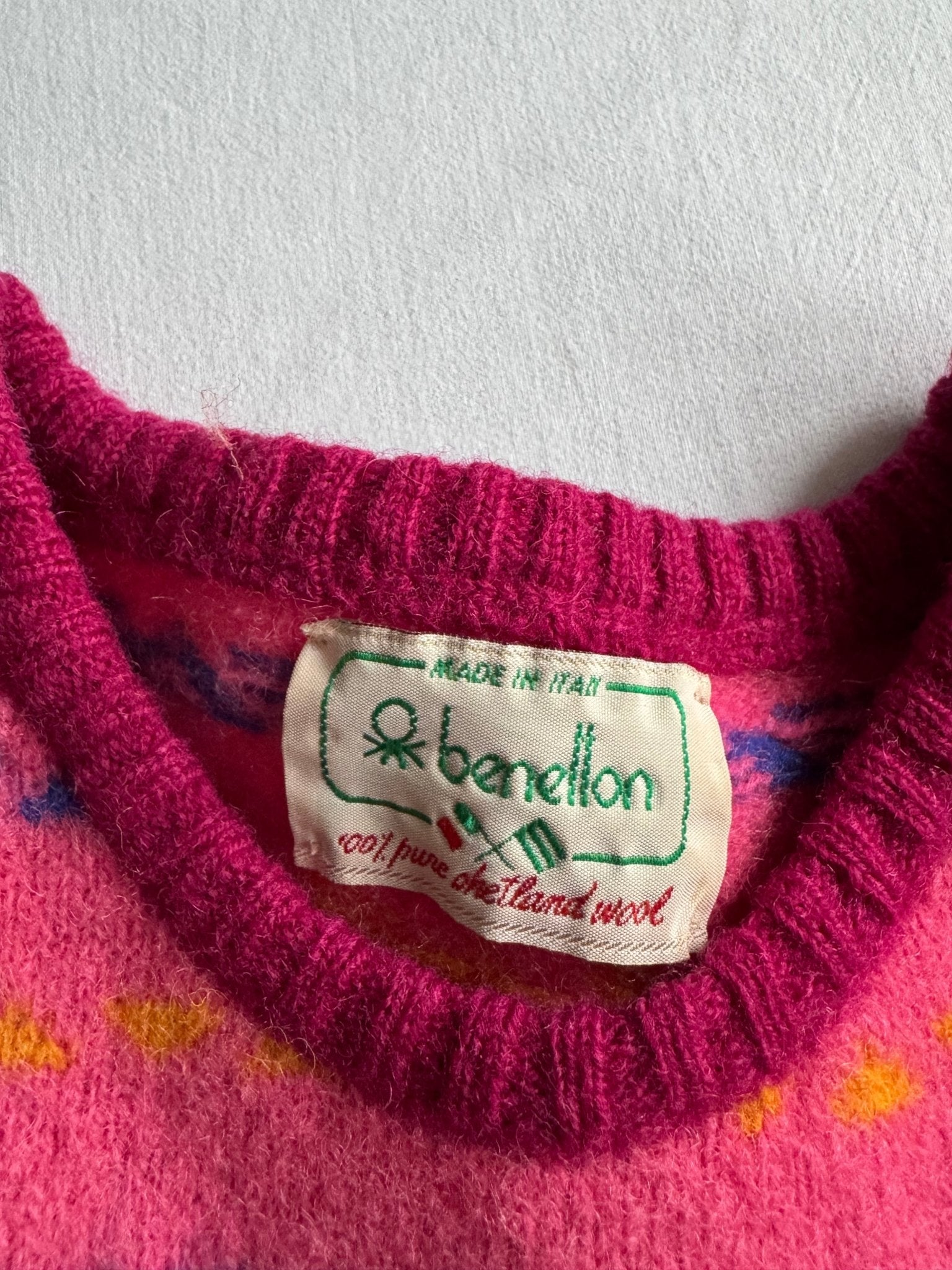 🧶 Pulover Vintage Damă Benetton Fuchsia din Lână Shetland cu Model Etnic – L - anbracaminte