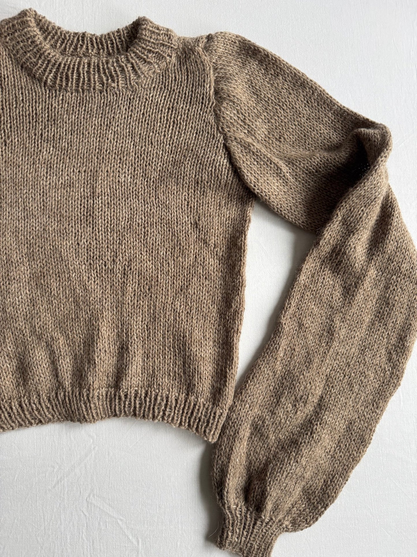 🧶 Pulover Vintage Damă Cropped Maro cu Mâneci Bufante – Aproximativ S/M - anbracaminte
