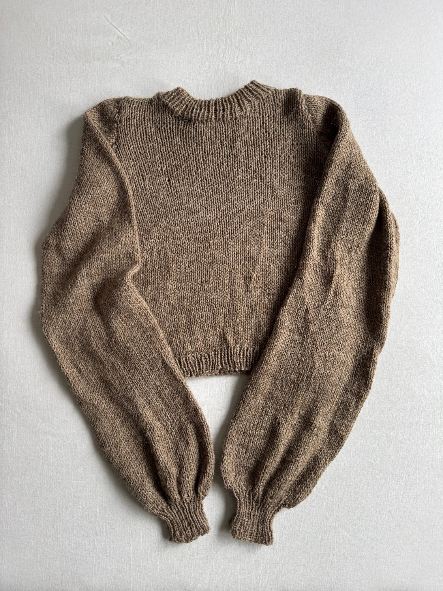 🧶 Pulover Vintage Damă Cropped Maro cu Mâneci Bufante – Aproximativ S/M - anbracaminte