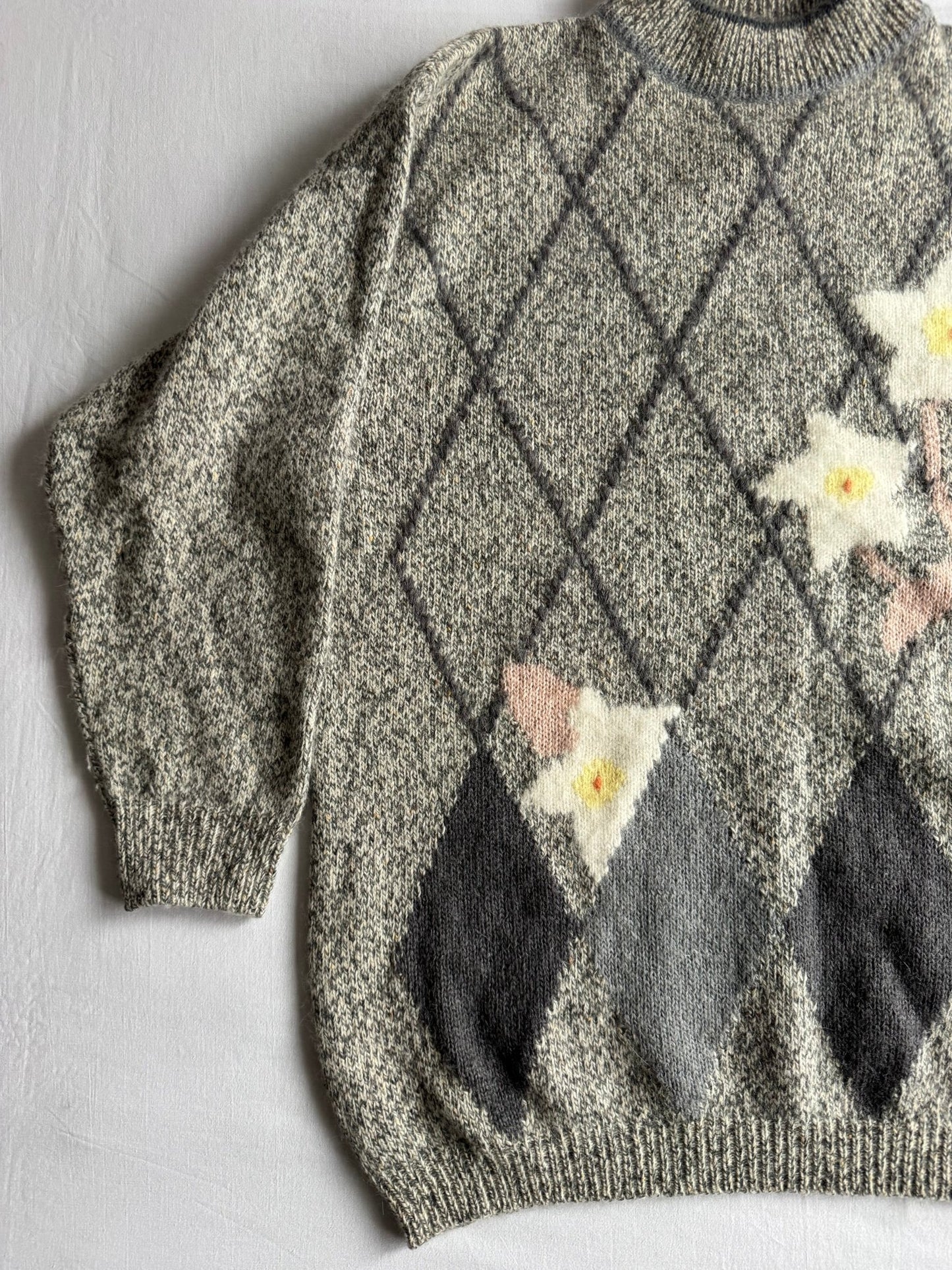 🧶 Pulover Vintage Damă Gri din Lambswool și Angora cu Model Argyle și Floral – M / L - anbracaminte