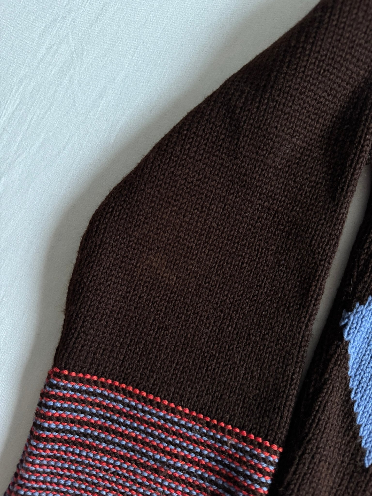 🧶 Pulover Vintage Damă Maro Închis din Lână Merino cu Model Argyle – S - anbracaminte