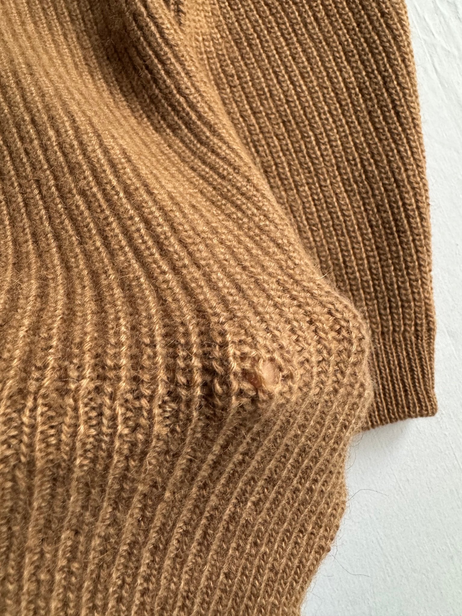 🧶 Pulover Vintage din Lână de Cămilă Maro – Mărime M - anbracaminte