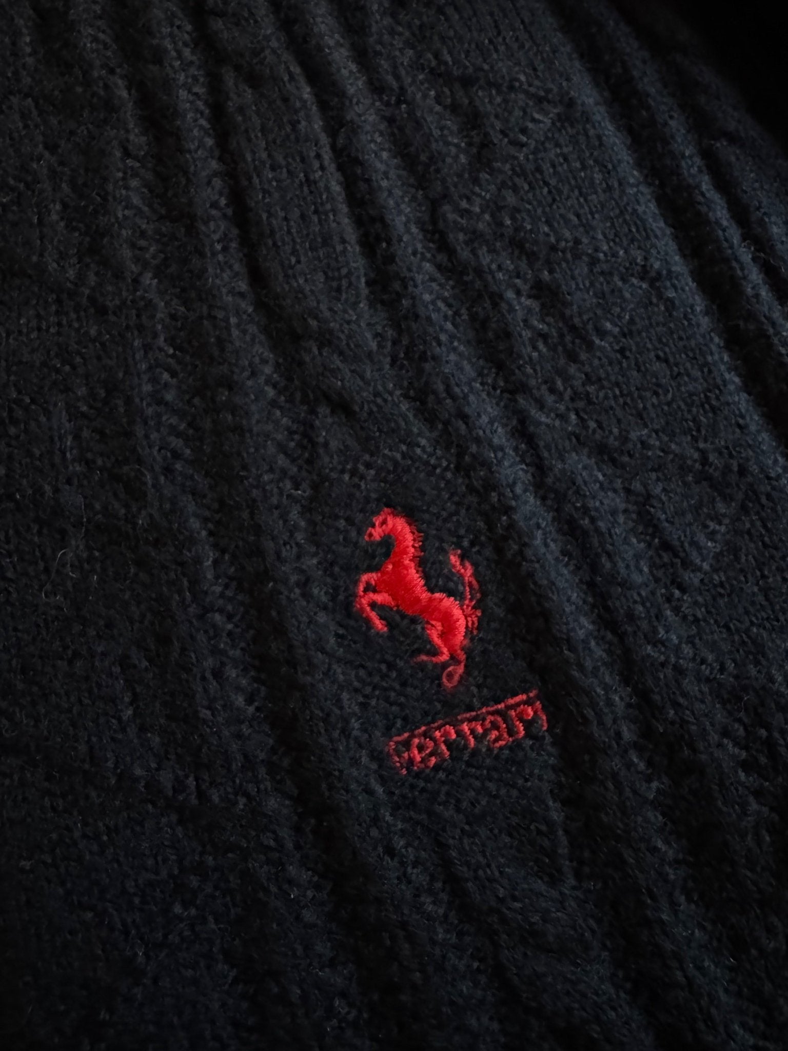 🏎️ 🧶 Pulover vintage Ferrari V - neck negru – mărimea L (Made in Italy) - anbracaminte
