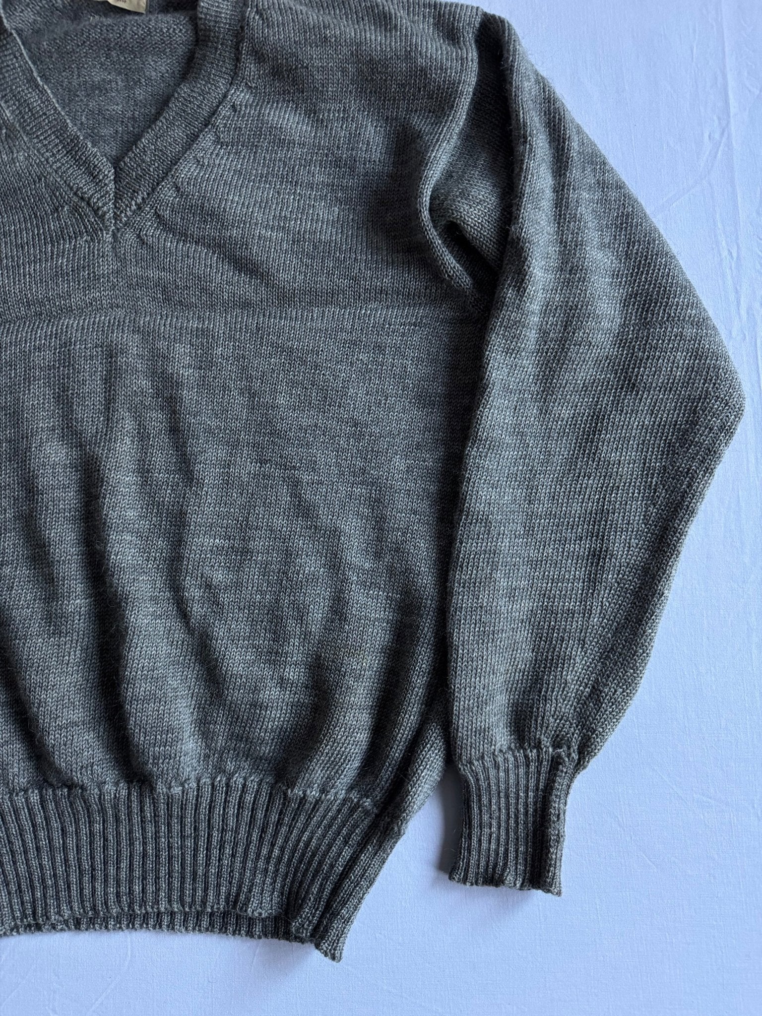 🧶 Pulover Vintage Gri / V - Neck (Mărime aproximativă L bărbați) - anbracaminte