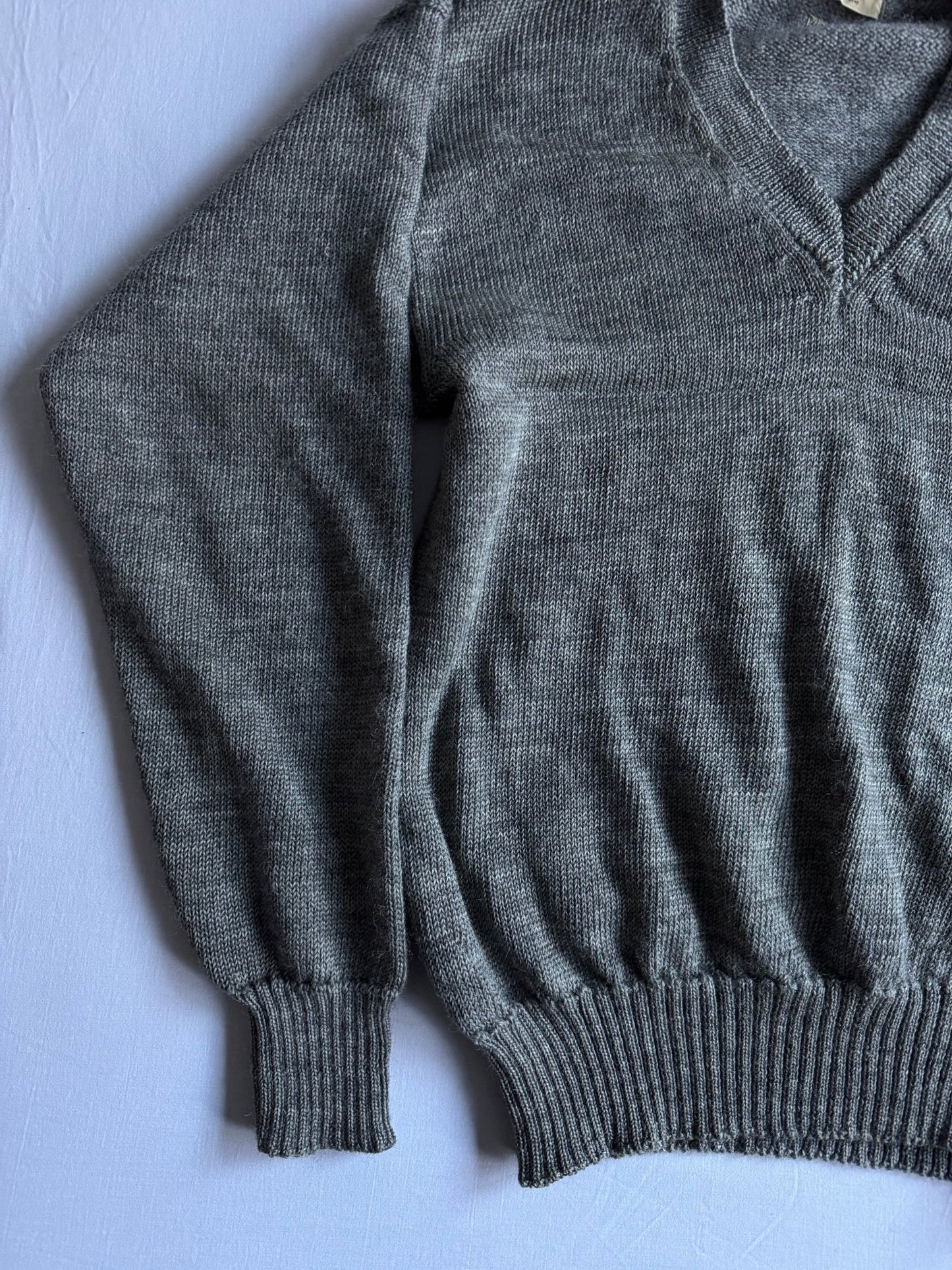 🧶 Pulover Vintage Gri / V - Neck (Mărime aproximativă L bărbați) - anbracaminte
