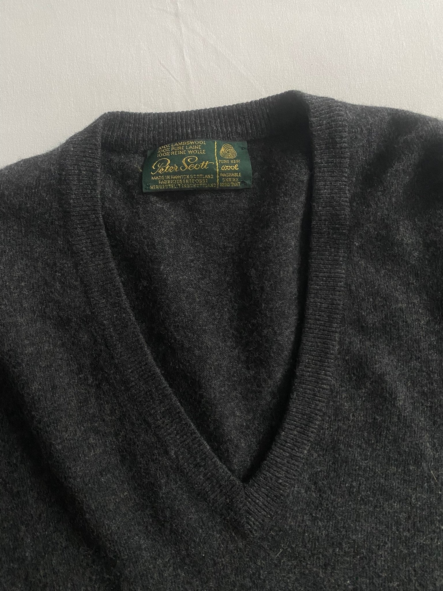 Pulover Vintage Peter Scott – Dark Grey V - Neck – 100% Lână Virgină – Made in Scotland – UK 42 - anbracaminte