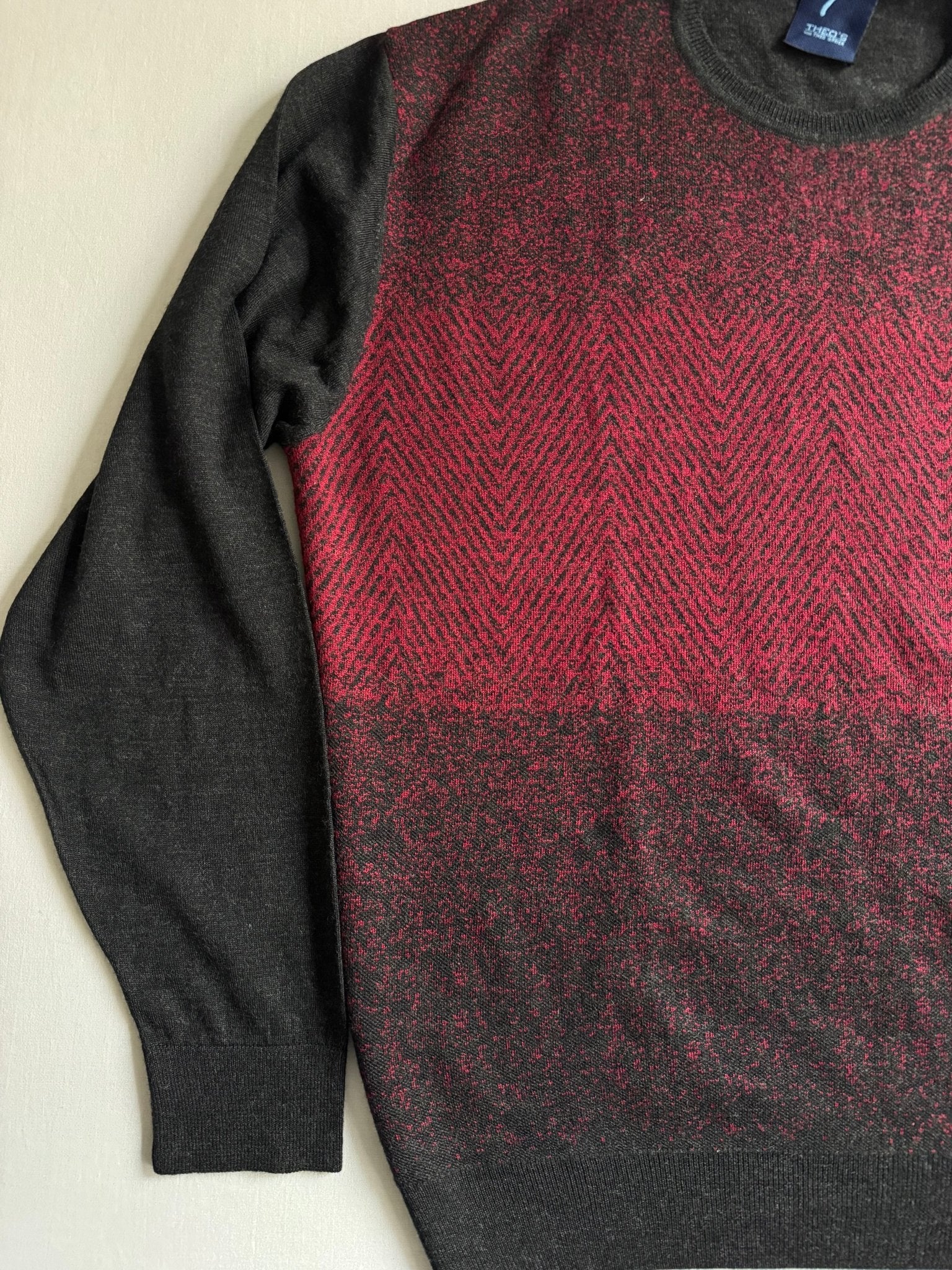 Pulover Vintage Roșu cu Negru – Imprimeu Grafic – Mărime L - anbracaminte