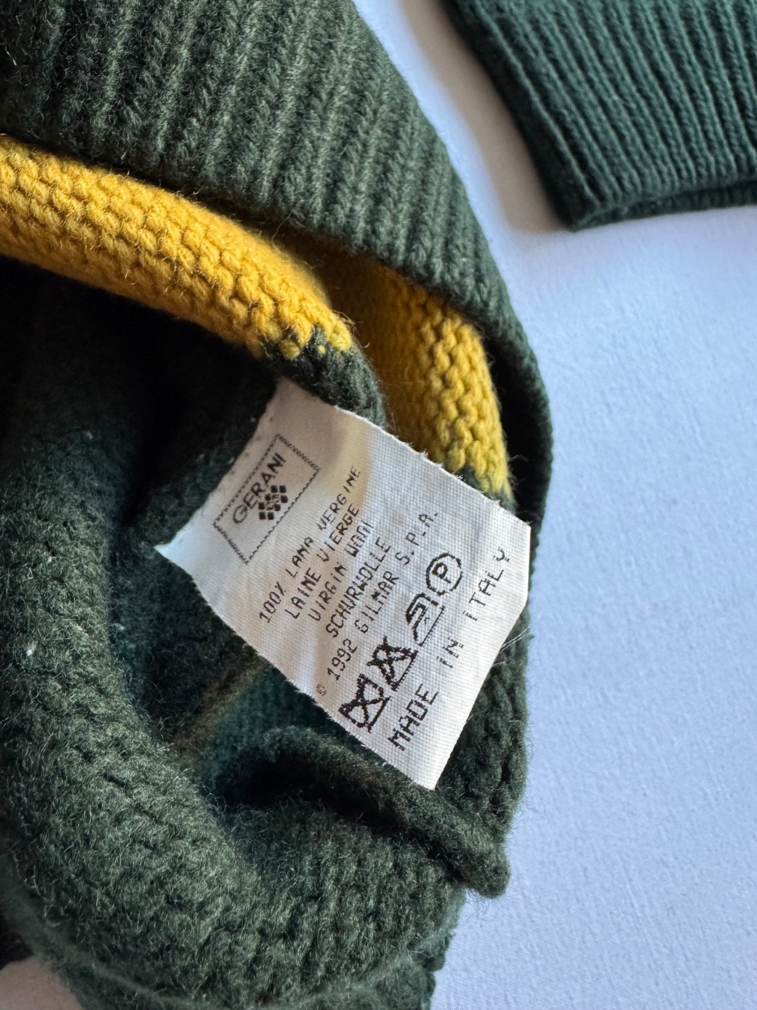 🧶 Pulover Vintage Verde cu Dungi Roșii și Galbene (Mărime L) - anbracaminte