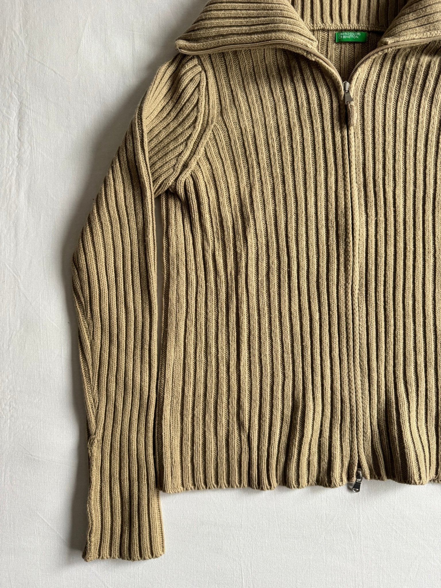 🧶 Pulover Y2K Damă Benetton Crem Ribbed Knit cu Fermoar – M - anbracaminte
