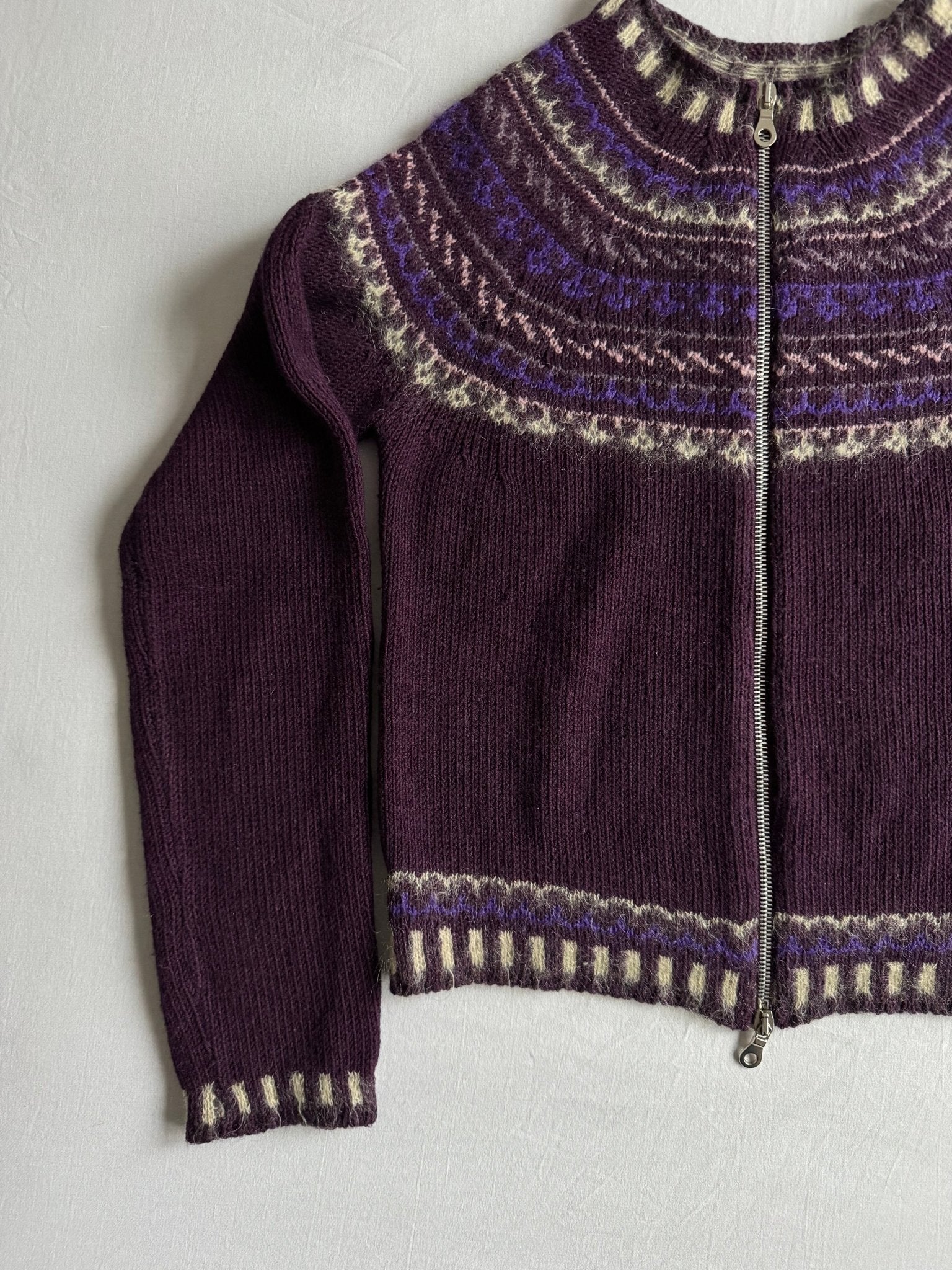 🧶 Pulover Y2K Damă Mov Închis cu Model Etnic și Fermoar – M - anbracaminte
