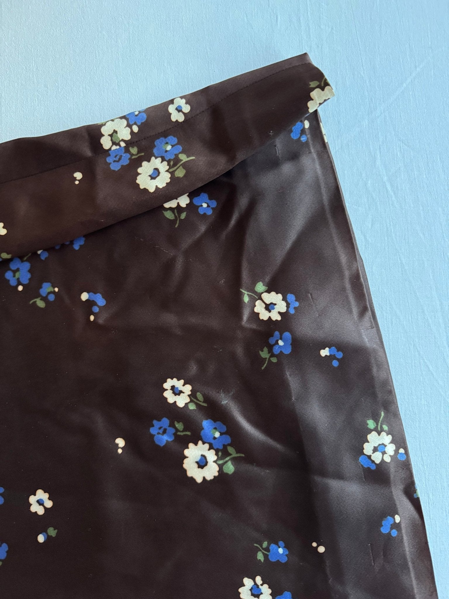 👗 Rochie Runway Yves Saint Laurent 1974 – Satin Maro cu Print Floral - anbracaminte
