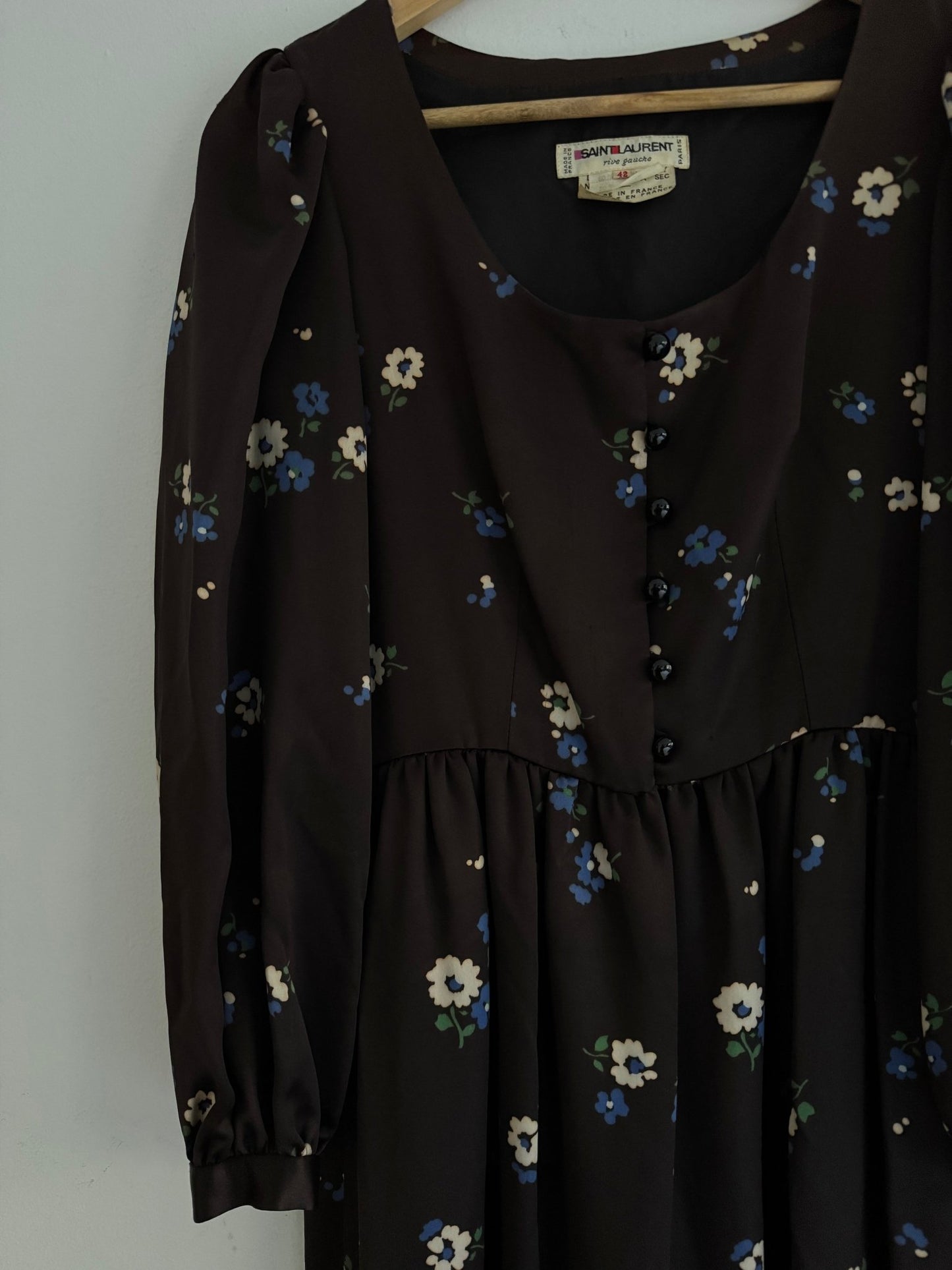 👗 Rochie Runway Yves Saint Laurent 1974 – Satin Maro cu Print Floral - anbracaminte