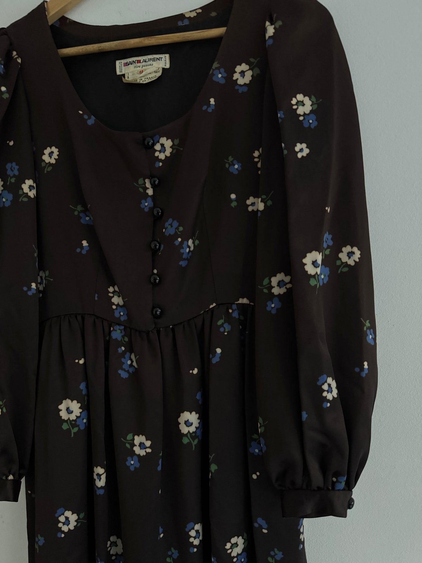 👗 Rochie Runway Yves Saint Laurent 1974 – Satin Maro cu Print Floral - anbracaminte
