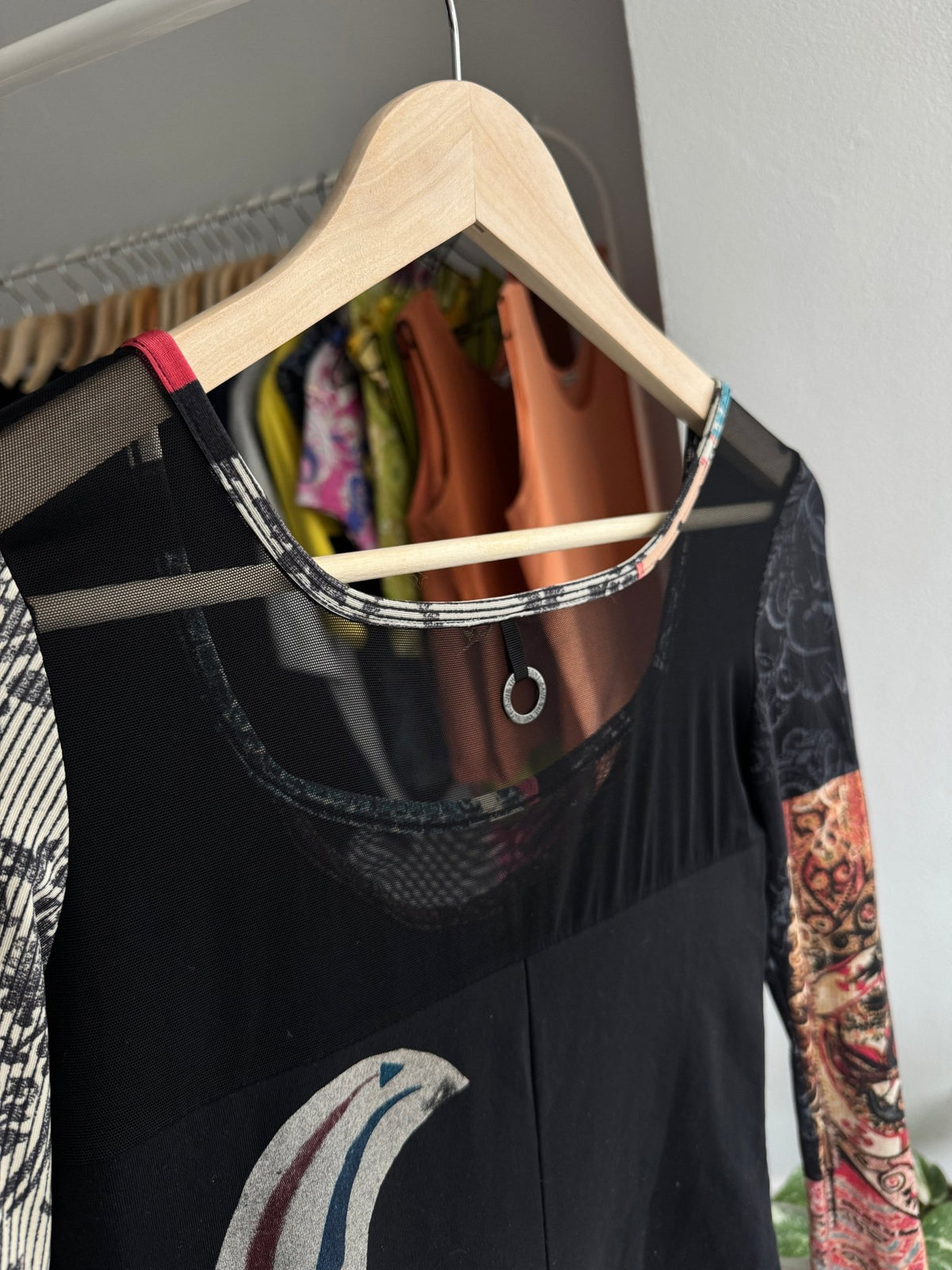 👸 Top Mesh Imprimat Save The Queen Y2K - Made in Italy – S Damă - anbracaminte