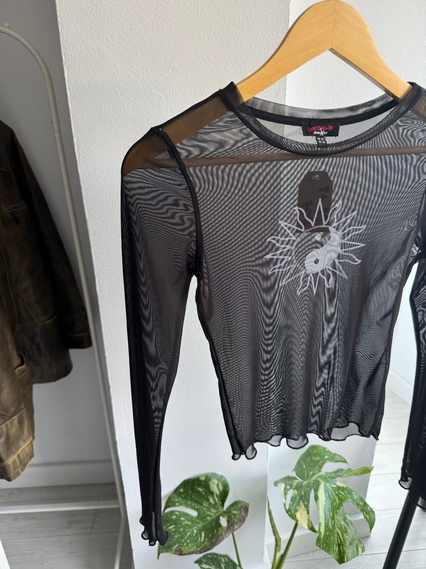 ☯️ Top Y2K Black Mesh cu Yin Yang Motif – XS Damă - anbracaminte