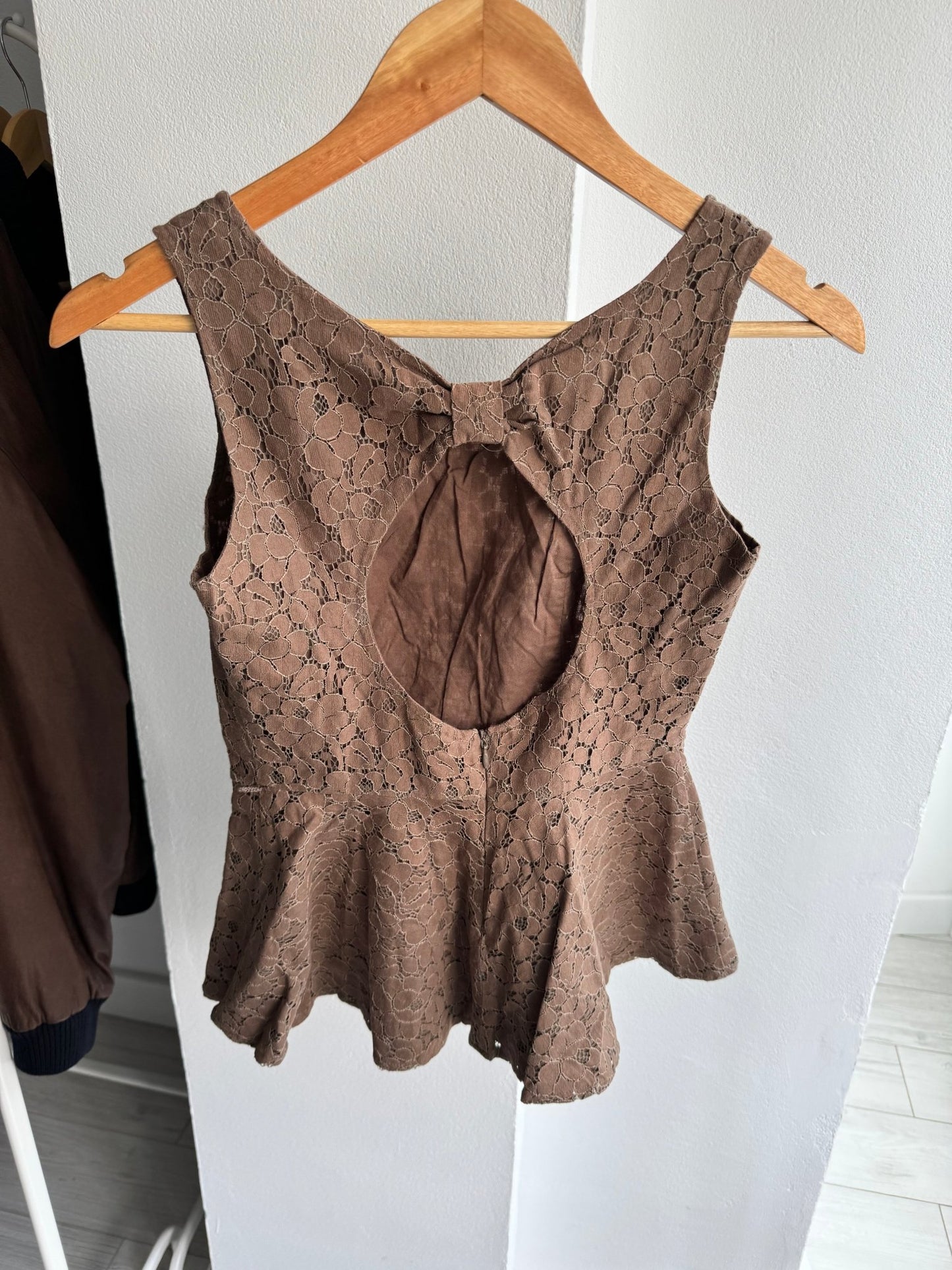 🤎 Top Y2K Brown Lace – XS Damă - anbracaminte