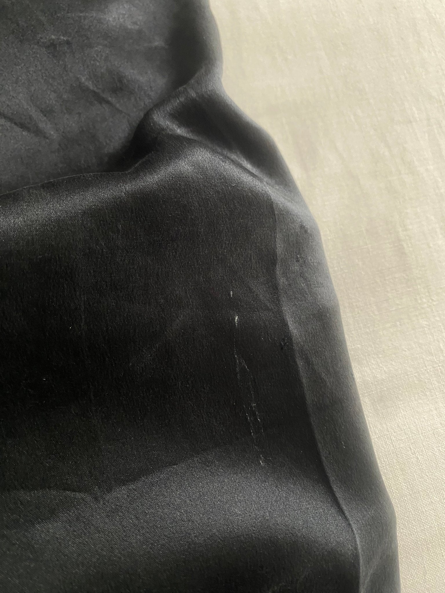 🖤 Top Y2K din Mătase Neagră – Mărime S - anbracaminte