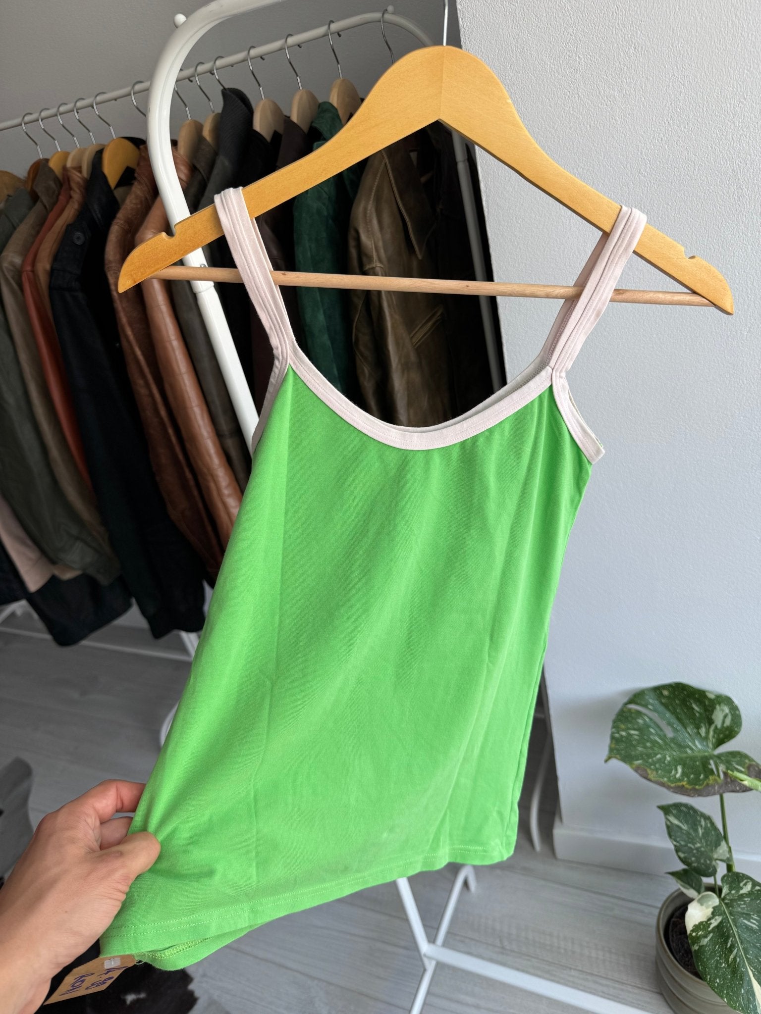 🏄‍♀️ Top Y2K Green Graphic Tank – M Damă – Made in Italy - anbracaminte