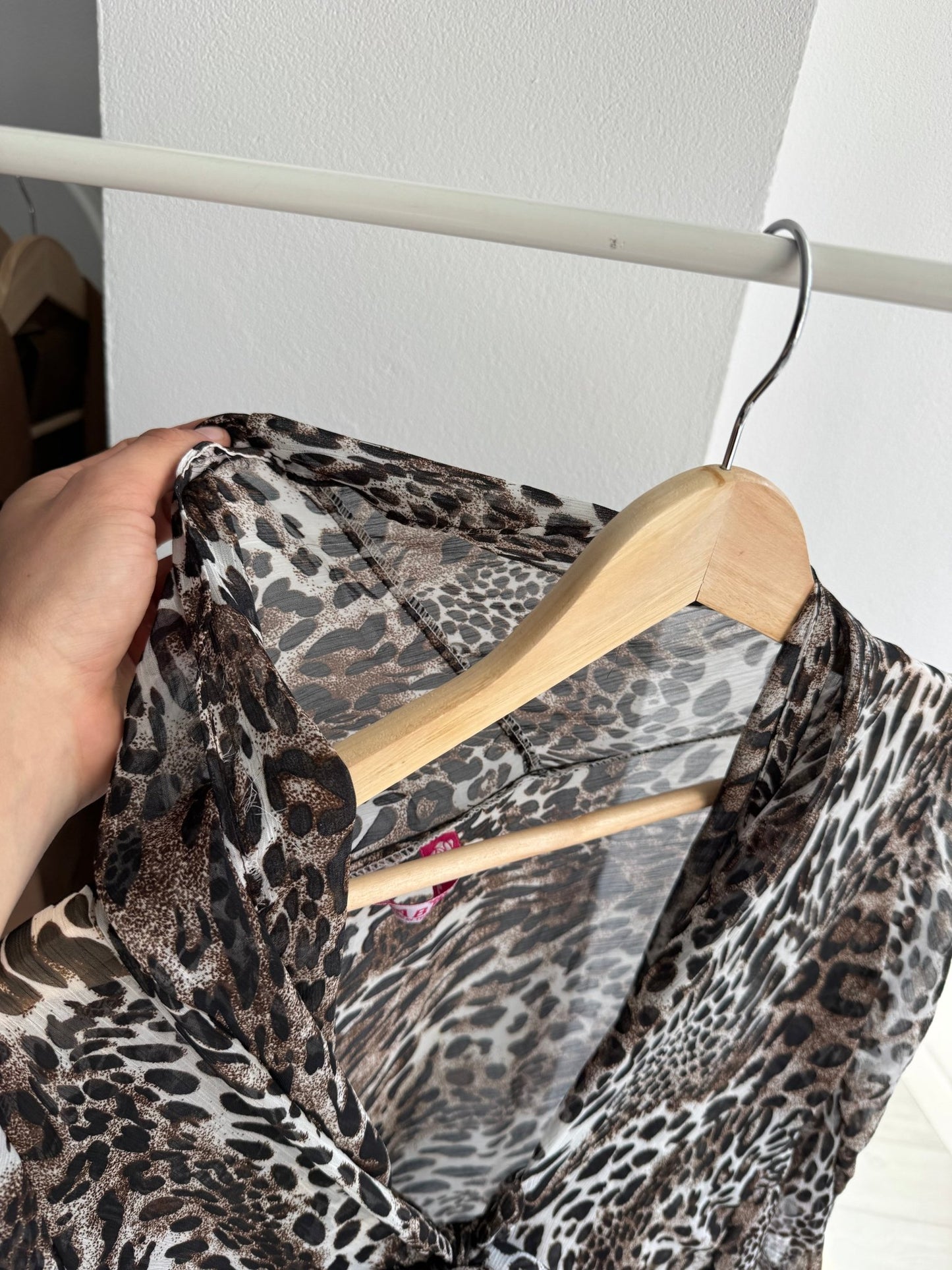 🐆 Top Y2K Mesh Animal Print cu Glugă & Mâneci Evazate – S/M - anbracaminte