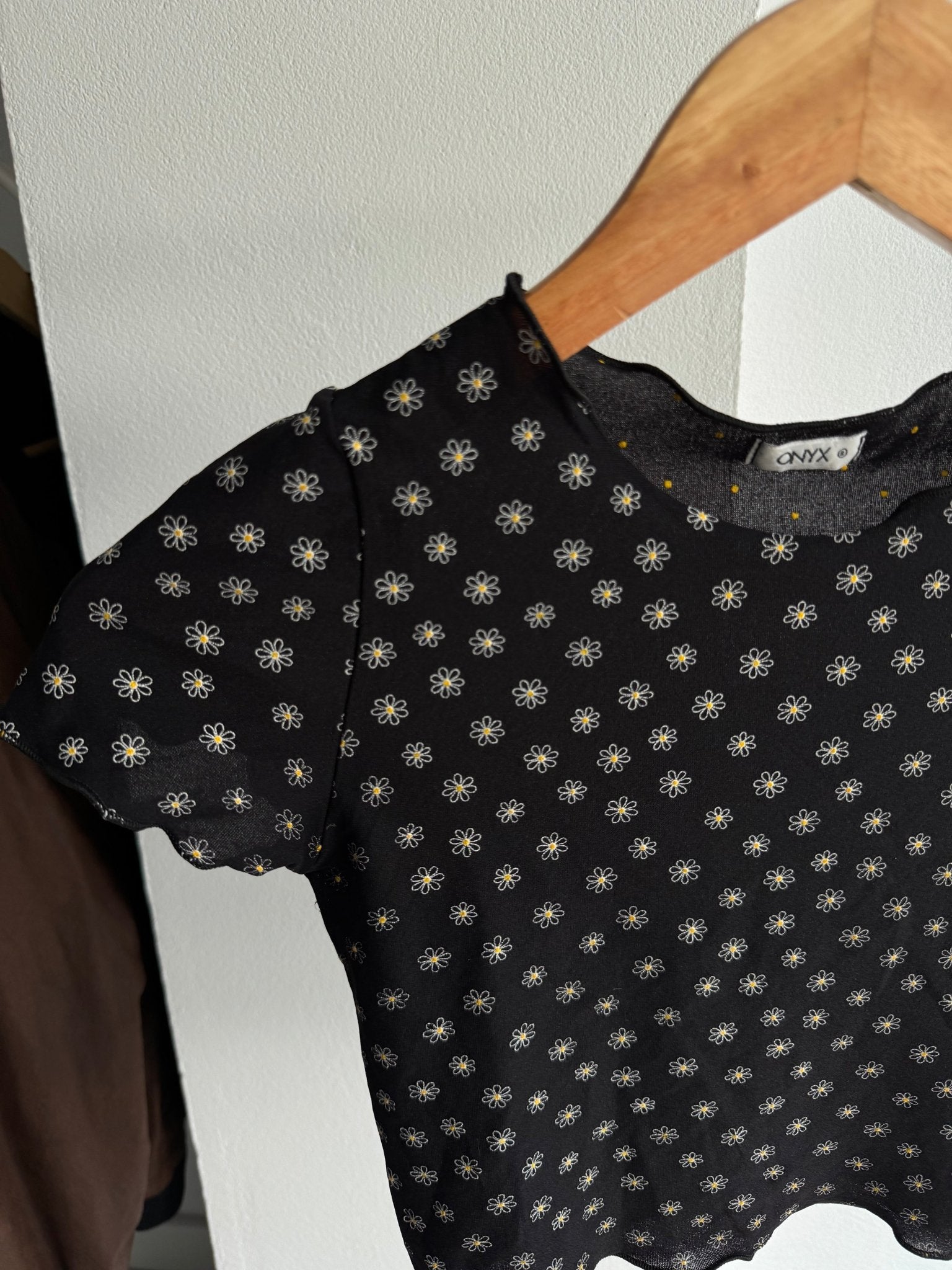 🌼 Top Y2K Onyx Floral Baby Tee – One Size – Made in Italy - anbracaminte
