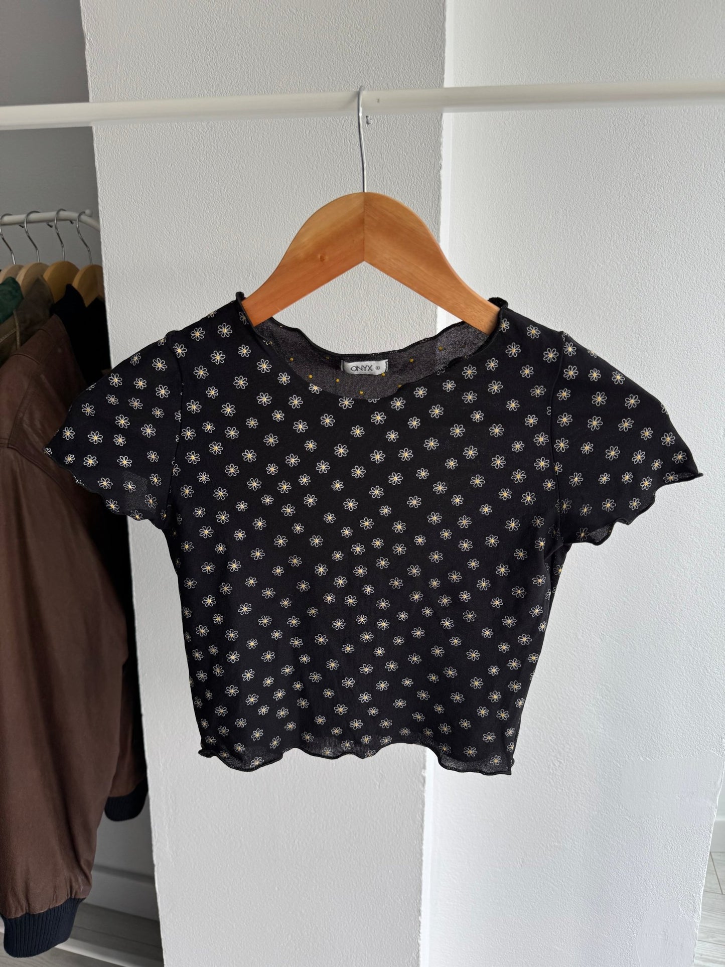 🌼 Top Y2K Onyx Floral Baby Tee – One Size – Made in Italy - anbracaminte
