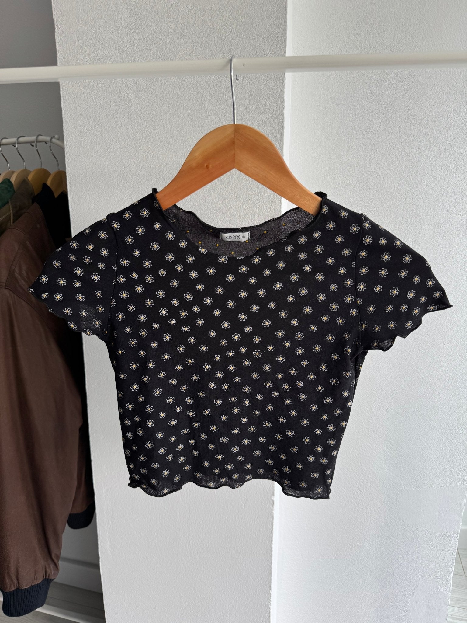 🌼 Top Y2K Onyx Floral Baby Tee – One Size – Made in Italy - anbracaminte