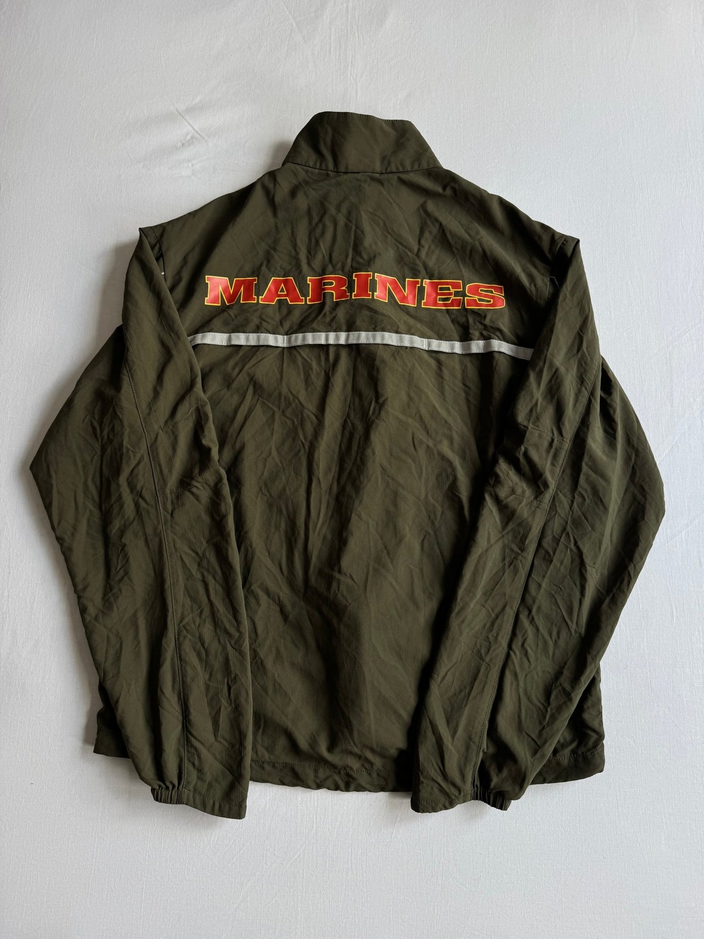 🪖 Tracktop Bărbați Verde Olive New Balance × US Marines – S - anbracaminte