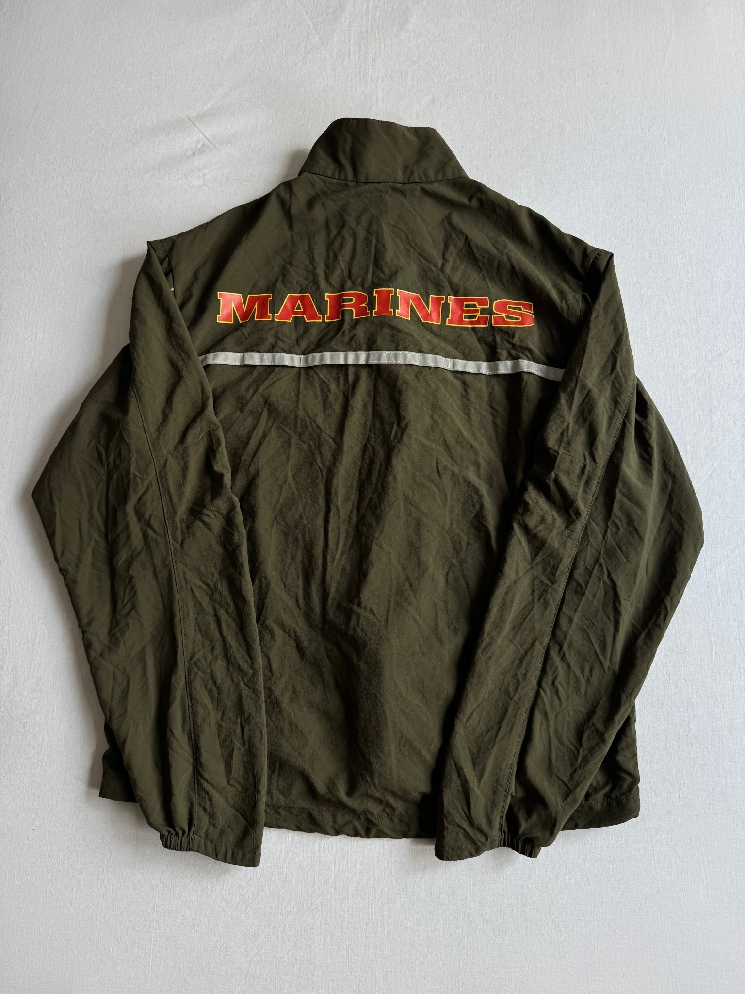 🪖 Tracktop Bărbați Verde Olive New Balance × US Marines – S - anbracaminte