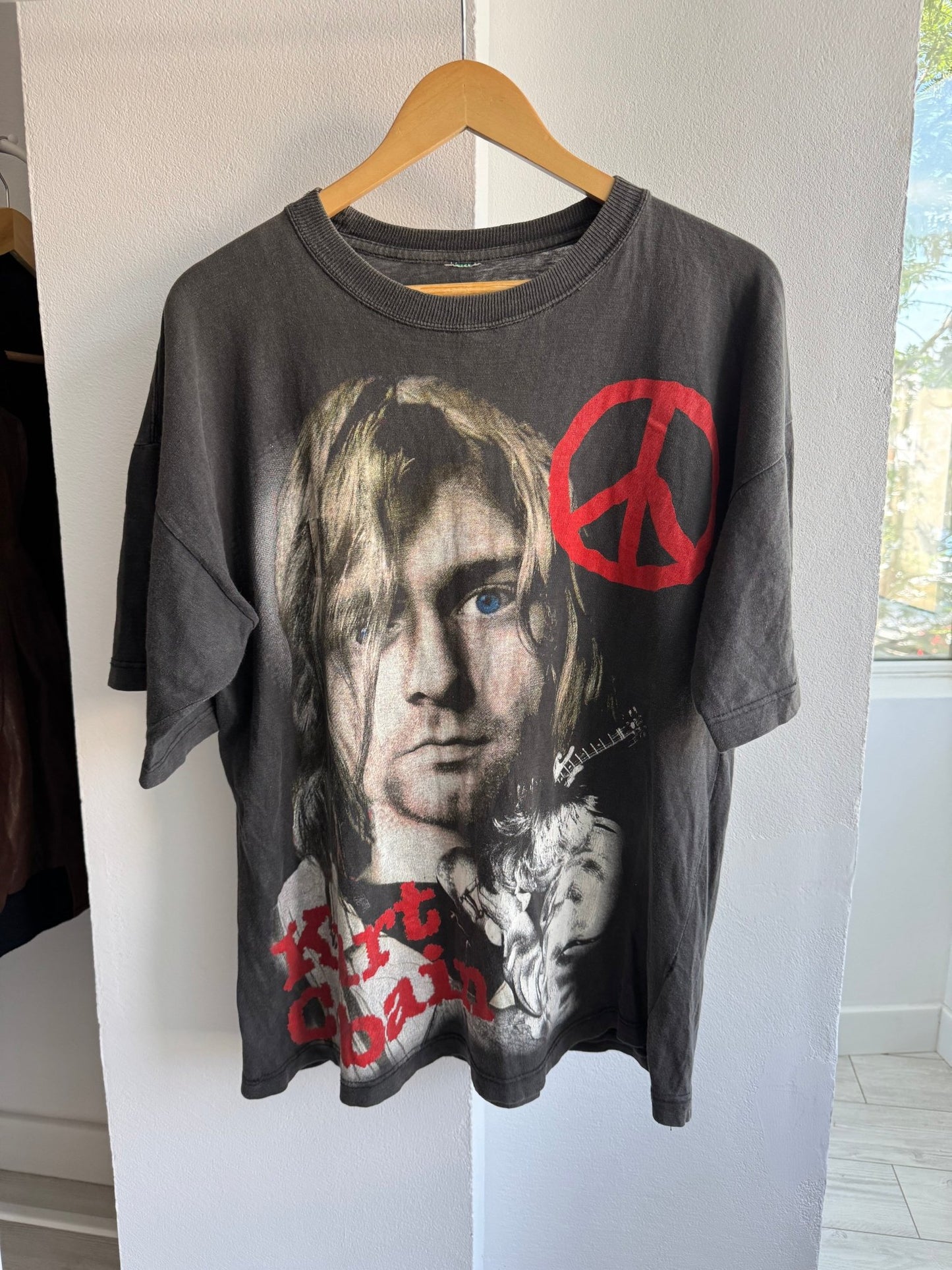 🎸 Tricou Vintage 90’s Kurt Cobain Graphic Tee – XL (Faded & Distressed) - anbracaminte