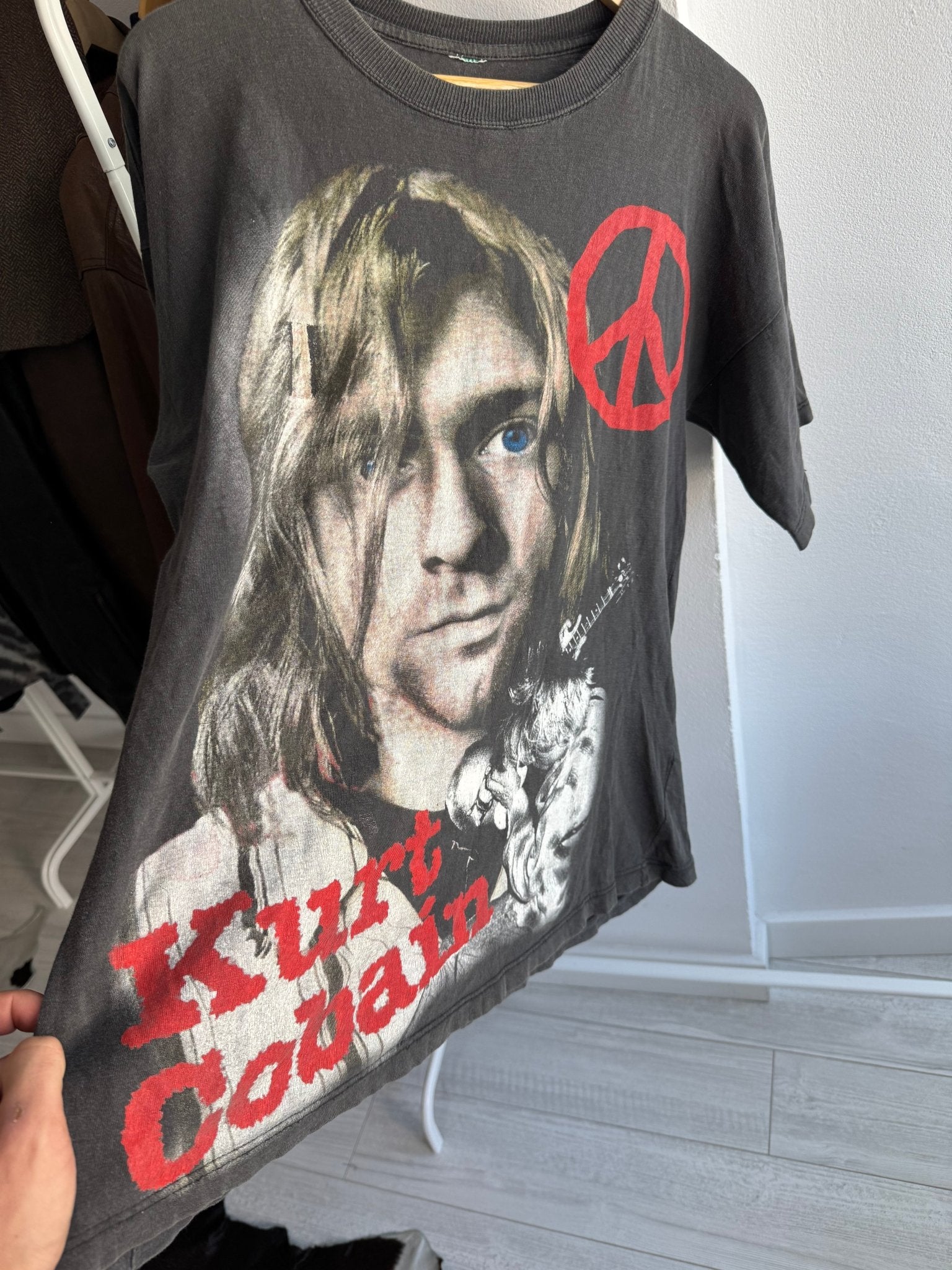 🎸 Tricou Vintage 90’s Kurt Cobain Graphic Tee – XL (Faded & Distressed) - anbracaminte