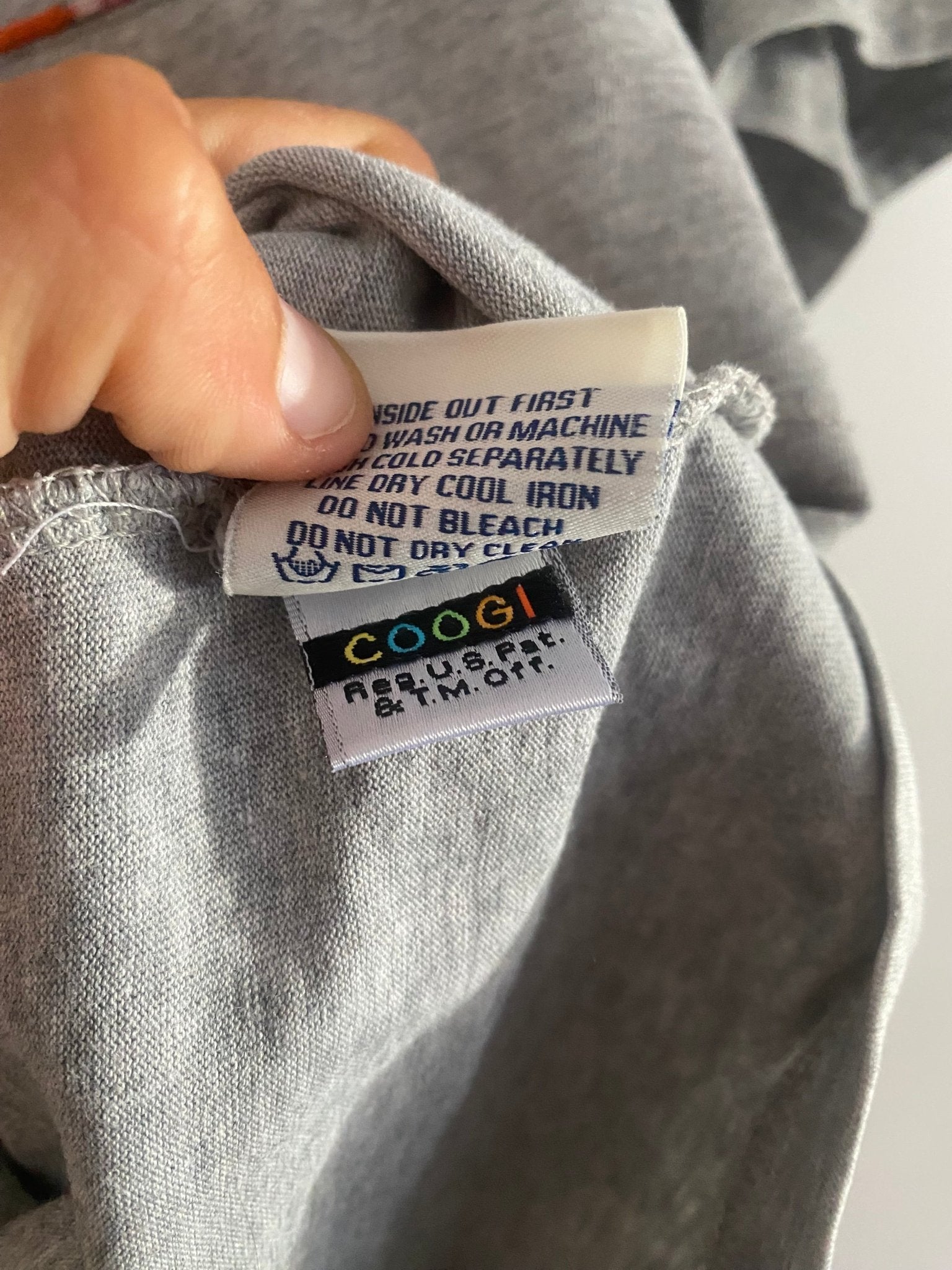 Tricou Vintage Coogi Y2K Gri – Logo Brodat – Mărime M - anbracaminte