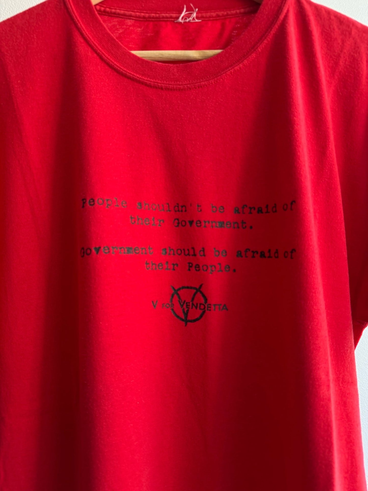 🎭 Tricou Vintage „V for Vendetta” Graphic Promo – L/XL - anbracaminte