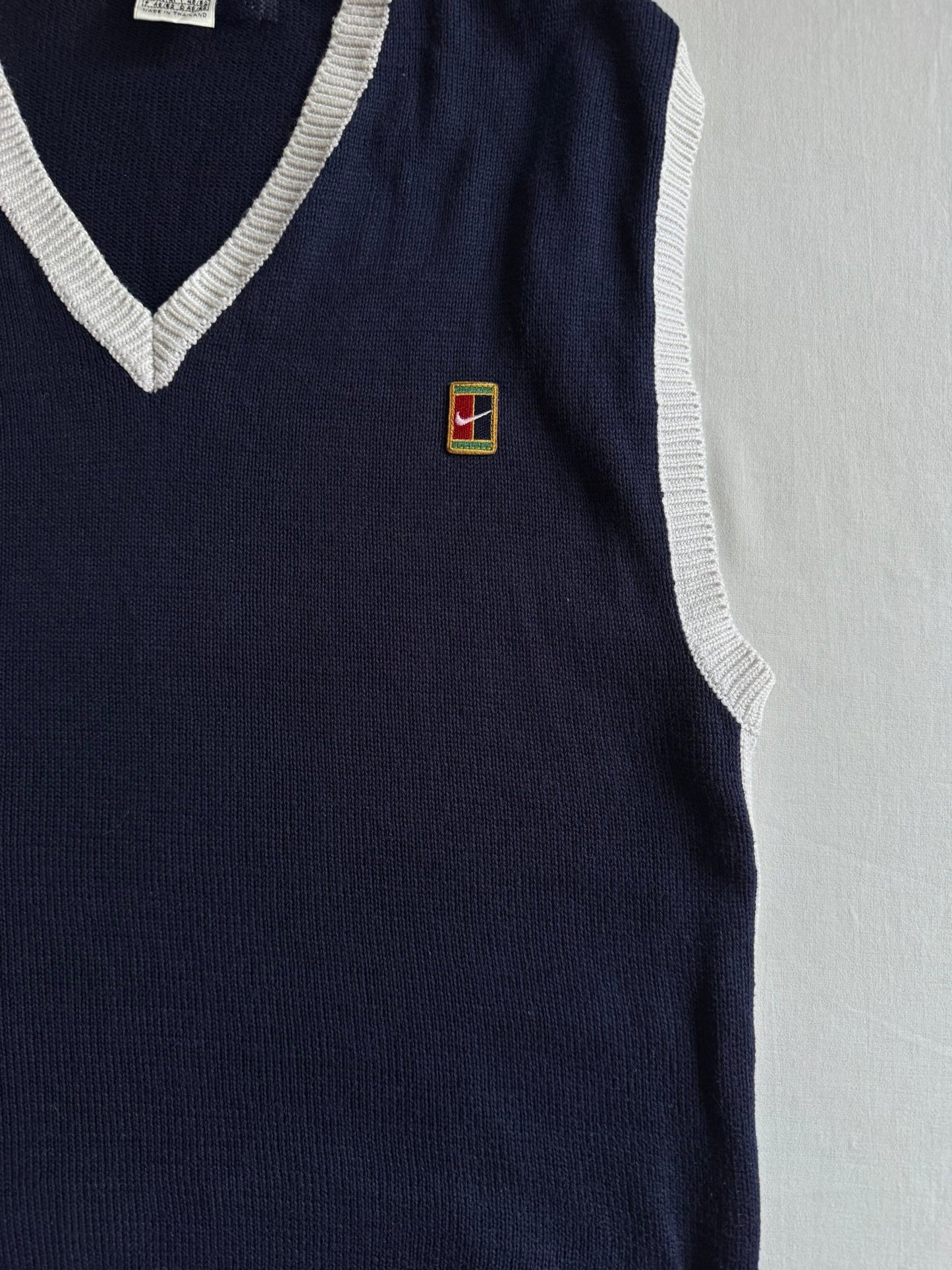 🎾 Vestă Tricotată Vintage Nike Challenge Court V - Neck – Mărimea M - anbracaminte