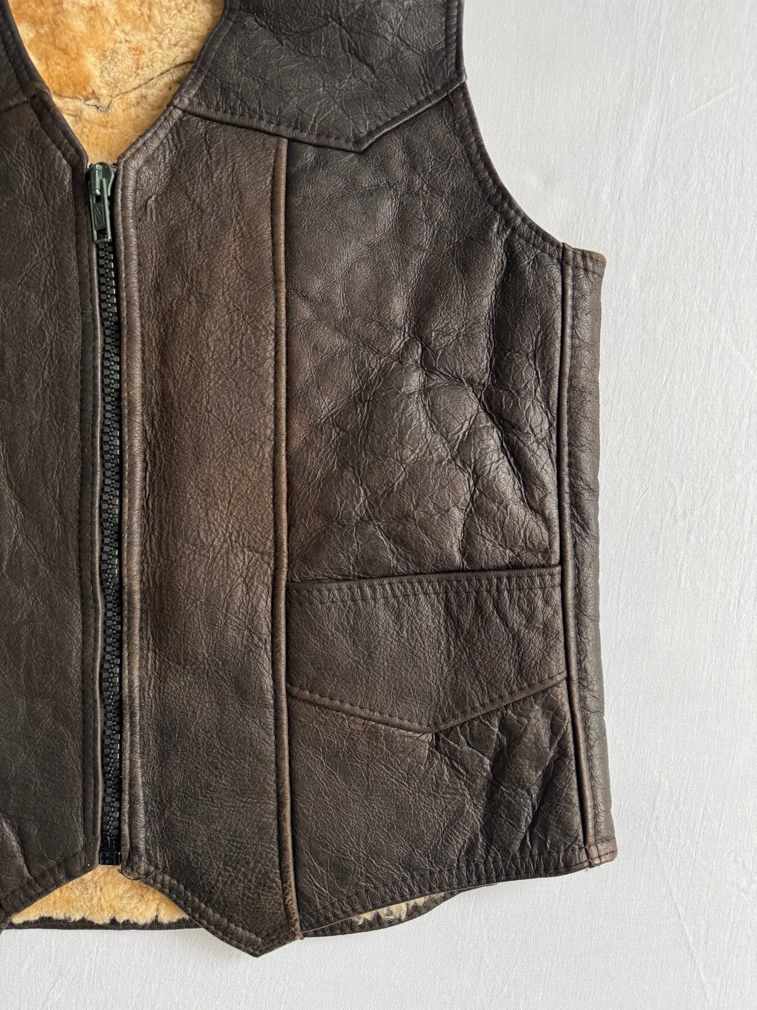 🐑 Vestă vintage din piele cu căptușeală din blană naturală / Maro (Mărimea 52 - L/XL) - anbracaminte