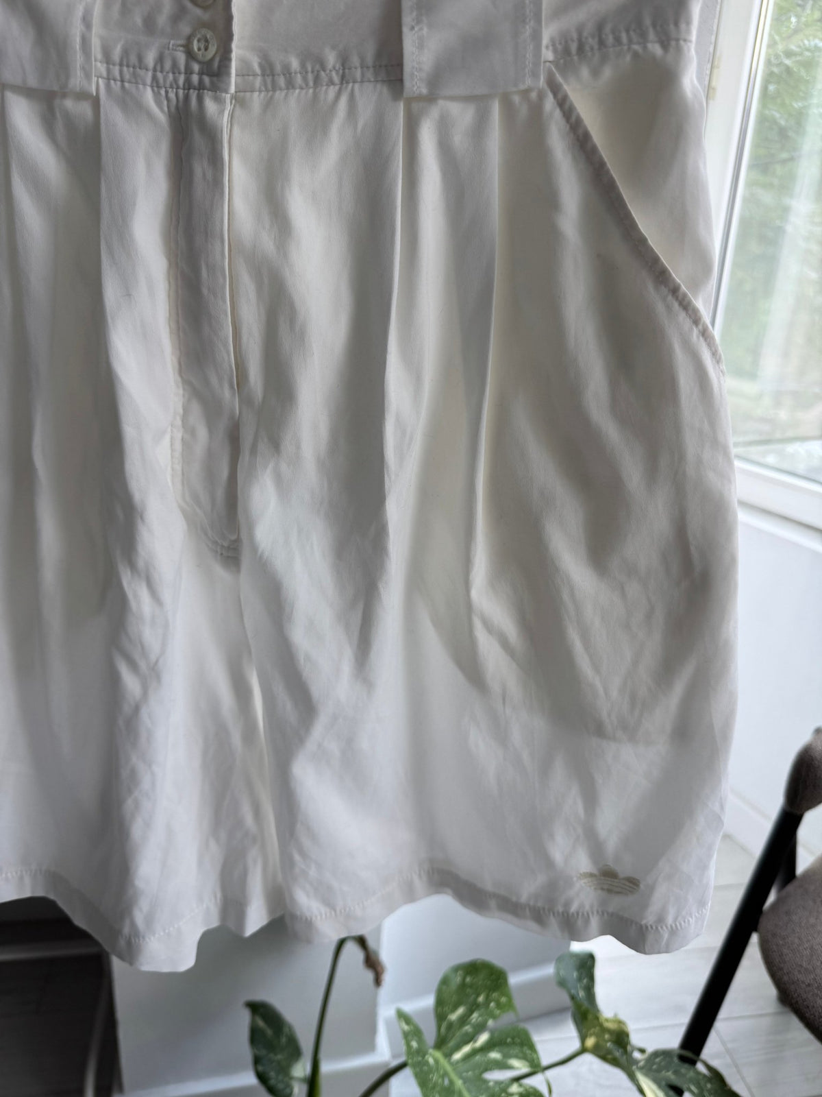 🎾 Vintage Adidas Pantaloni Scurți Plisați Albi – EU 40 | M/L Femei - anbracaminte