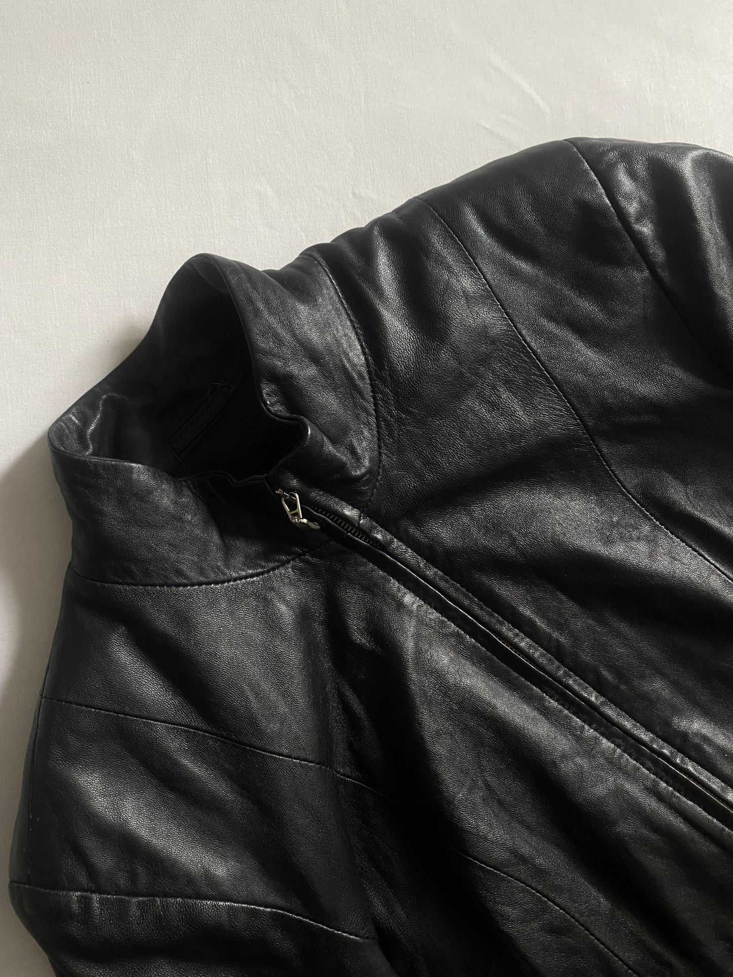 🖤 Vintage Black Leather Jacket – Women’s L - anbracaminte