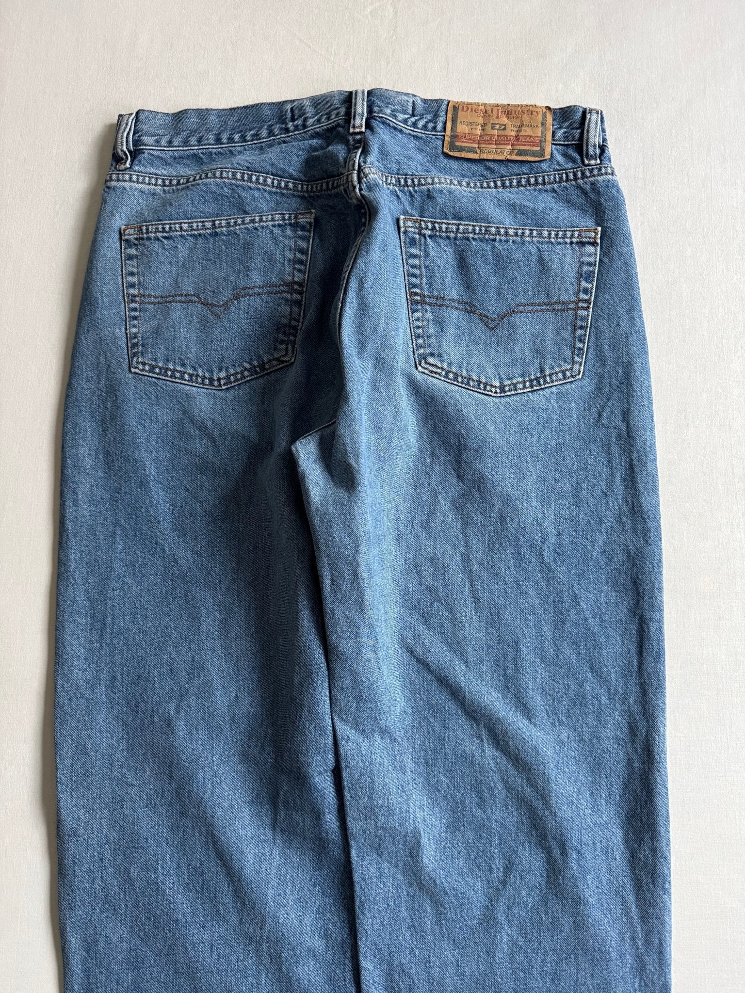 👖 Vintage Diesel Cheyenne Light Wash Jeans – Made in Italy – W36 x L34 - anbracaminte