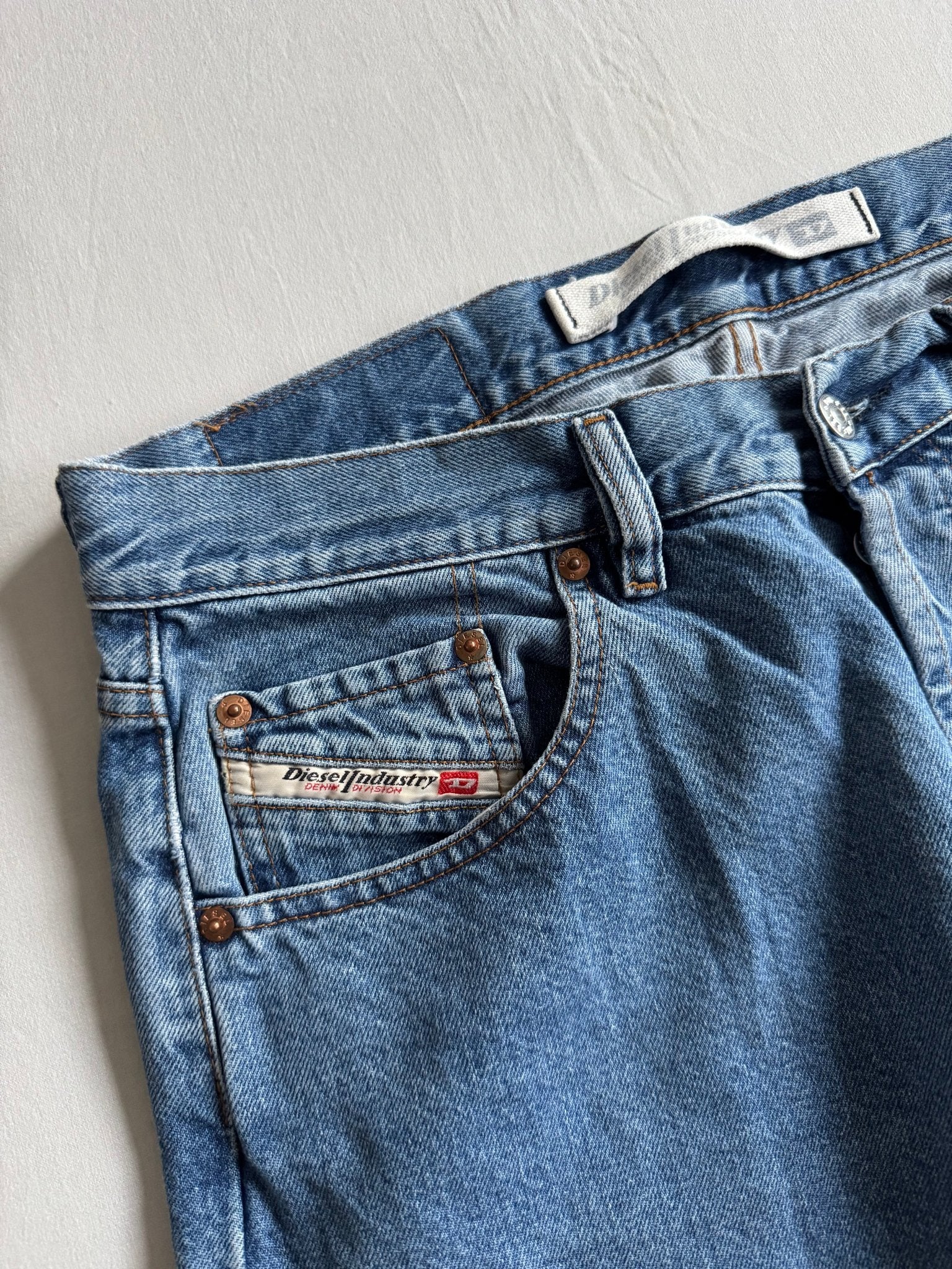 👖 Vintage Diesel Cheyenne Light Wash Jeans – Made in Italy – W36 x L34 - anbracaminte