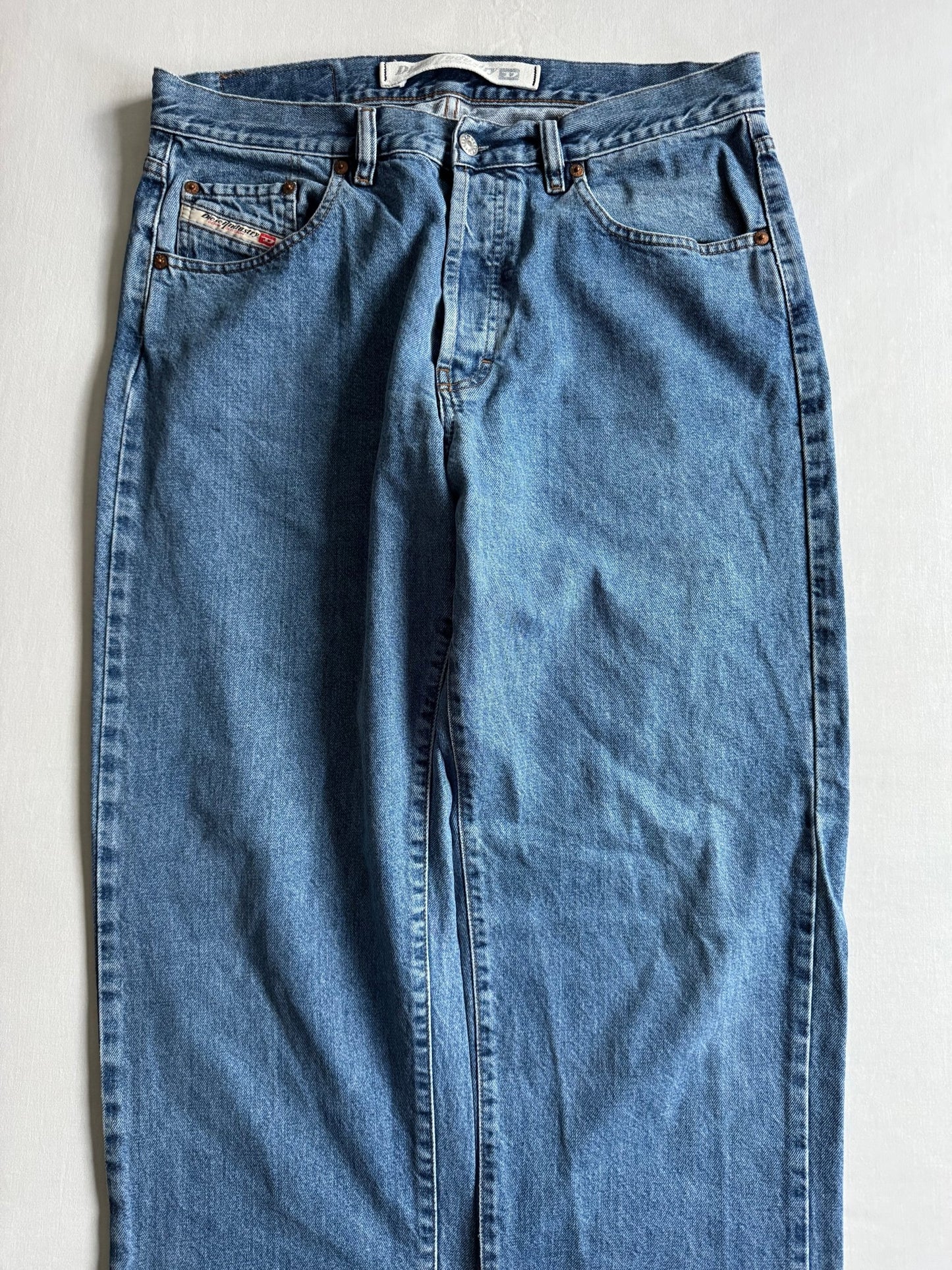👖 Vintage Diesel Cheyenne Light Wash Jeans – Made in Italy – W36 x L34 - anbracaminte